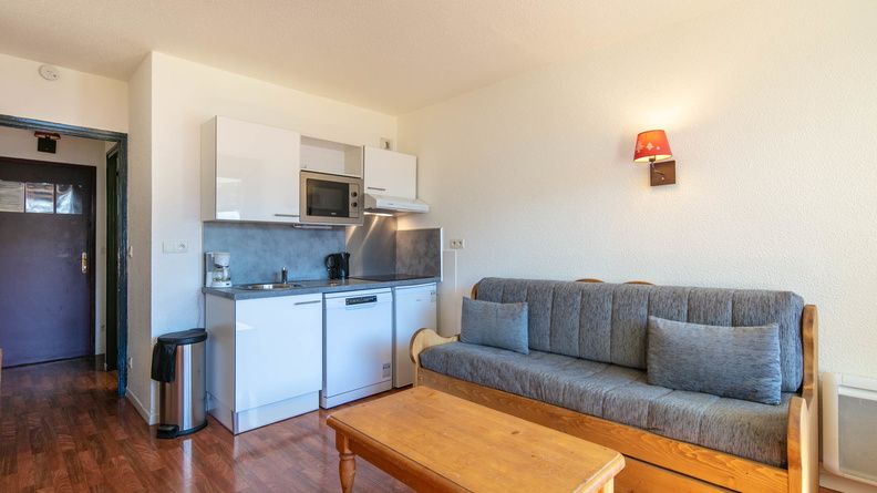 image Prepare a small meal in your kitchenette.