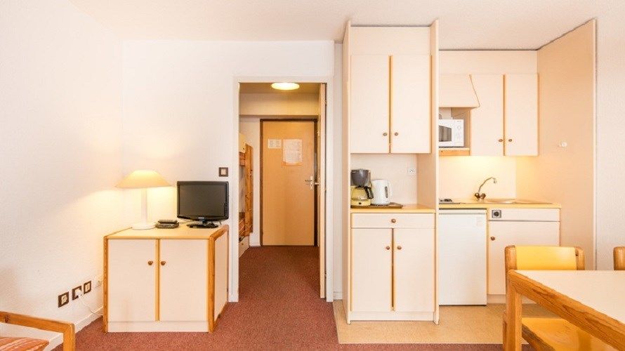image Prepare a small meal in your kitchenette.