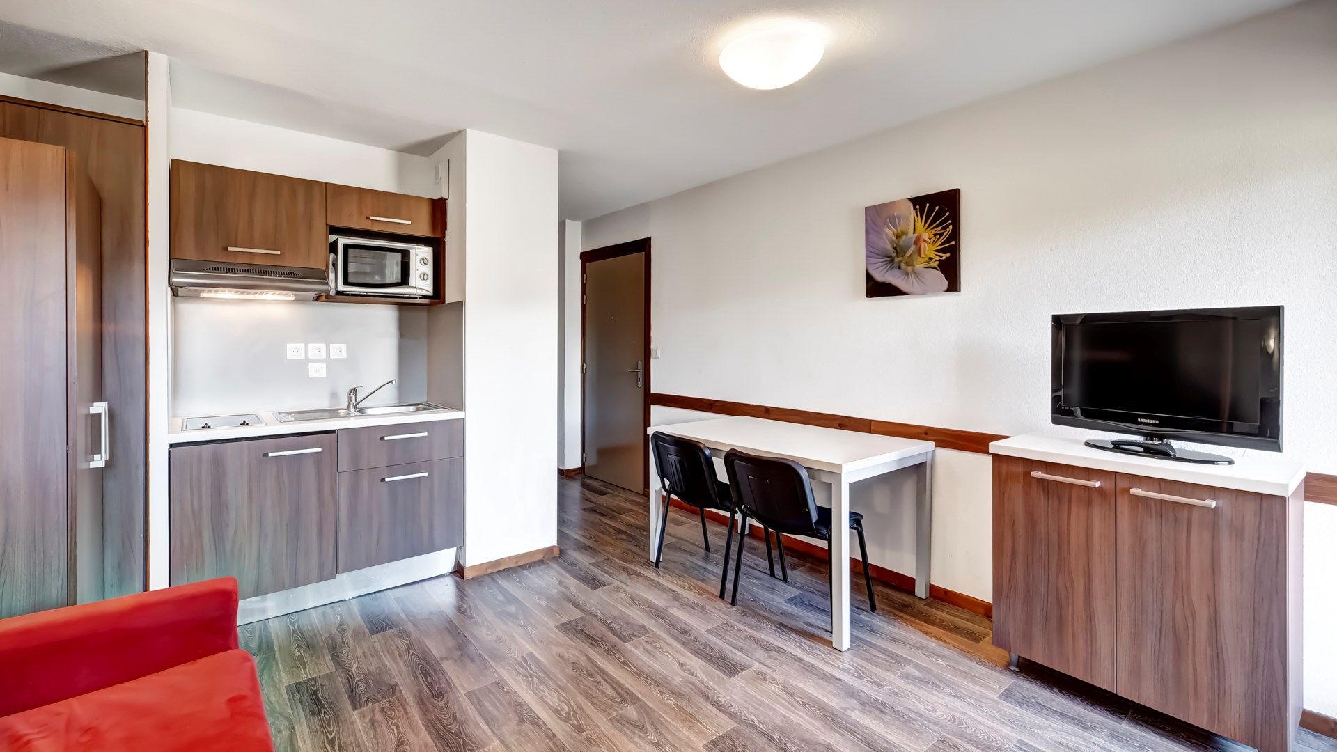 image Whip up a quick meal in the kitchenette.