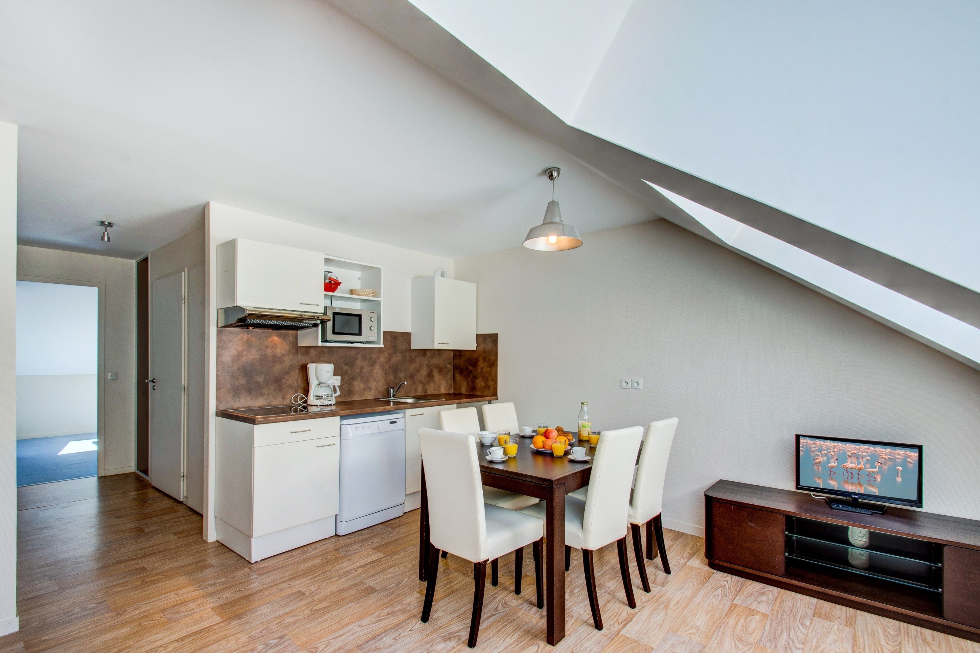 image Make a tasty snack in your own kitchenette!