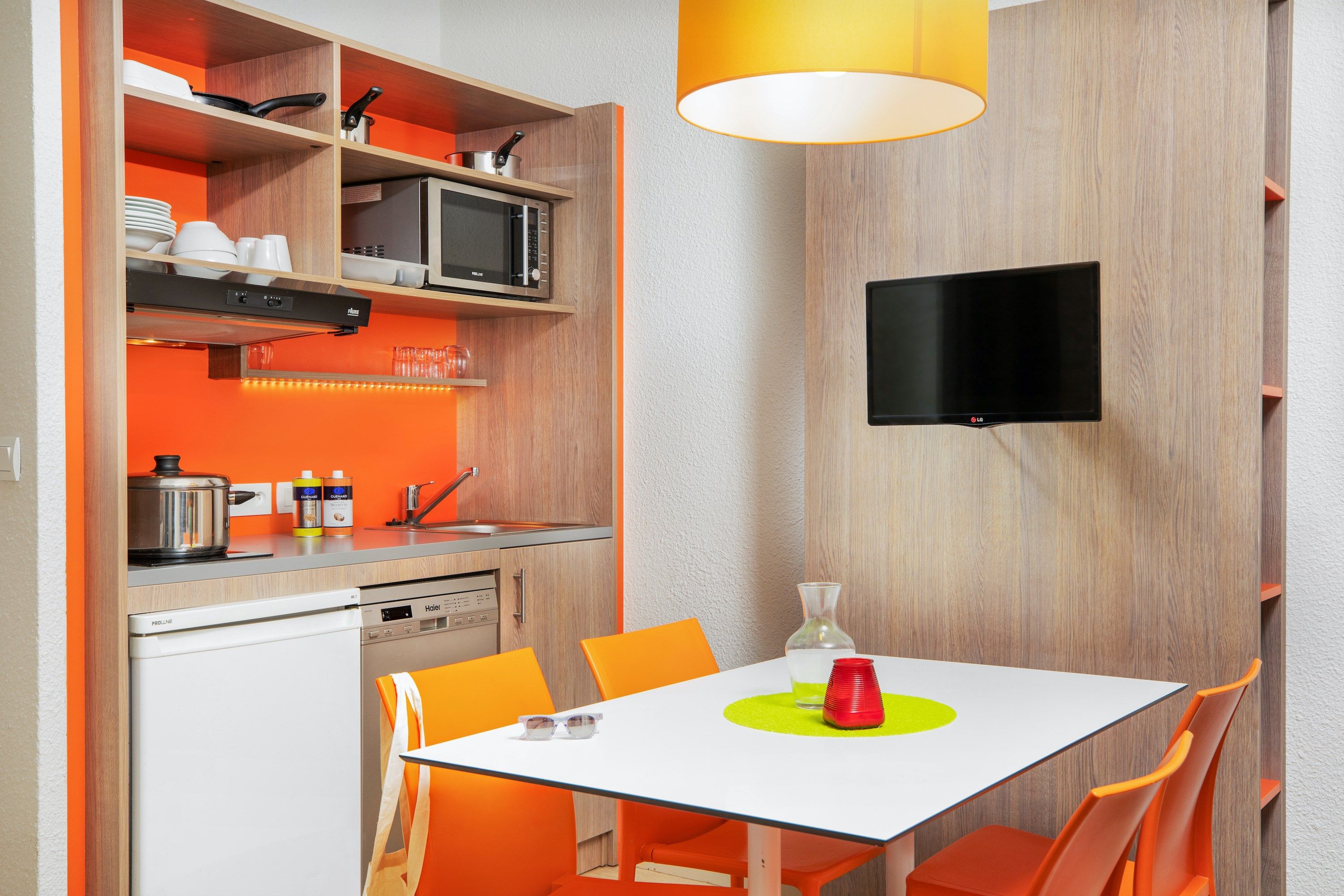 image Make a tasty snack in your own kitchenette!