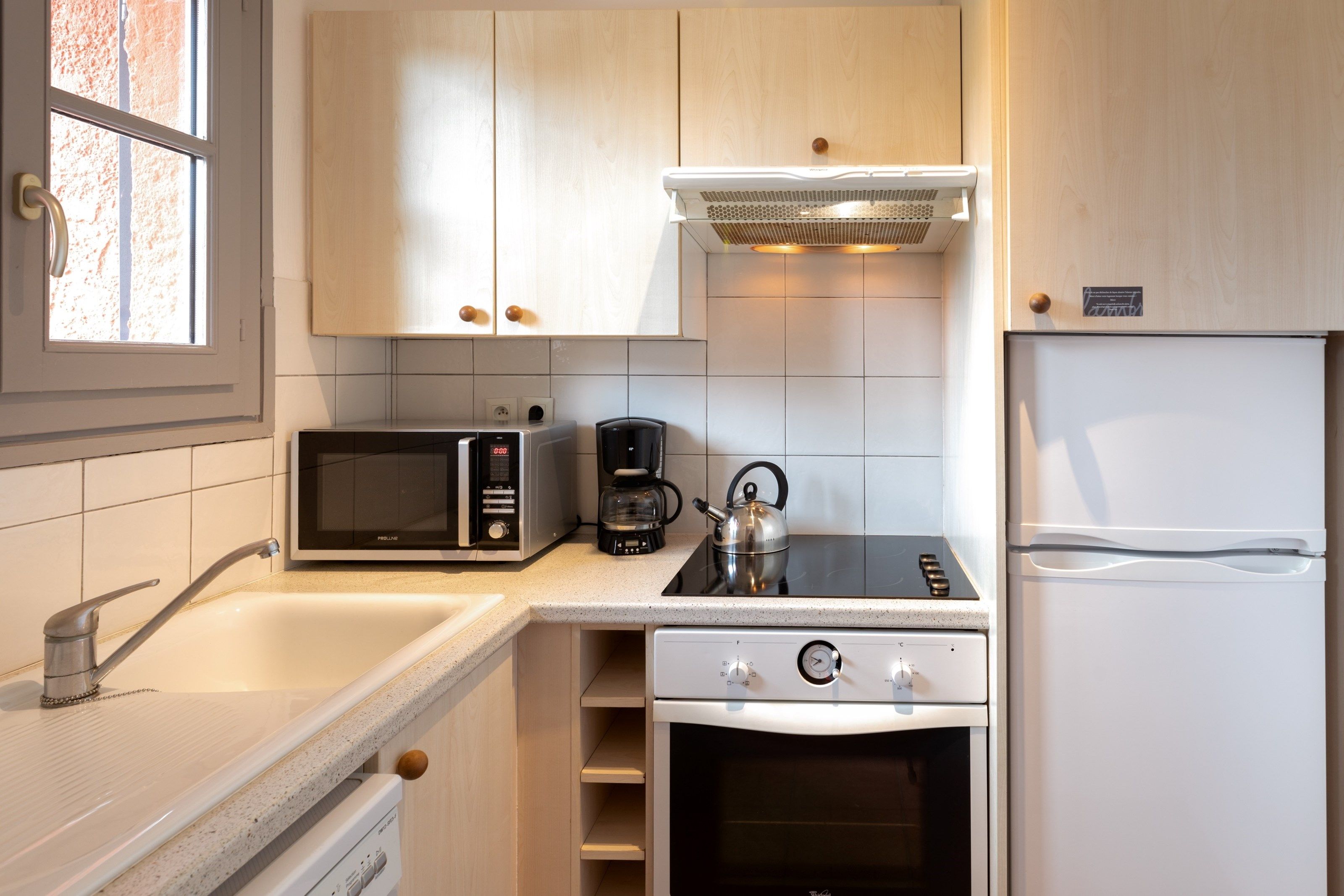 image Make a tasty snack in your own kitchenette!