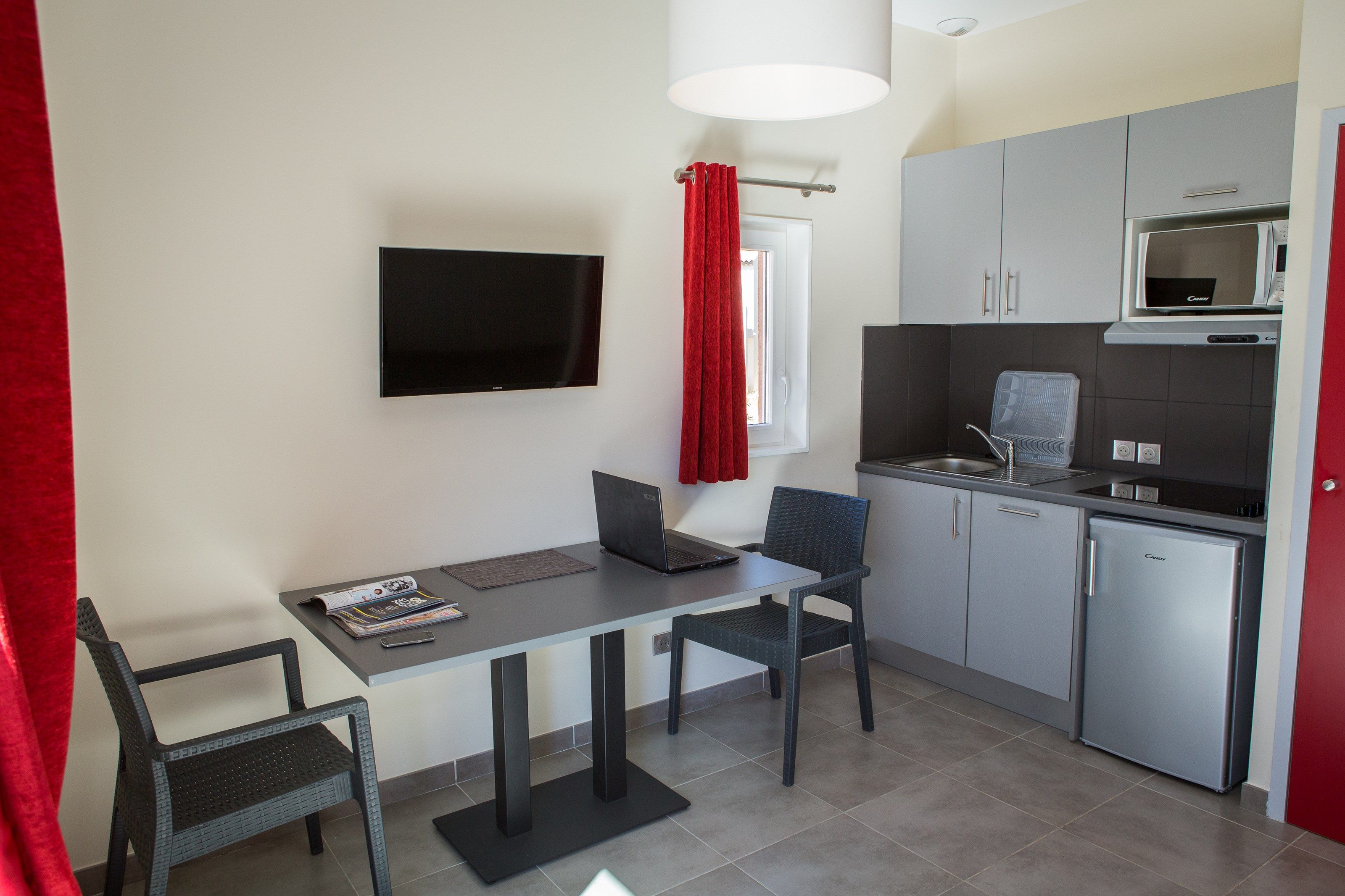 image Make a tasty snack in your own kitchenette!