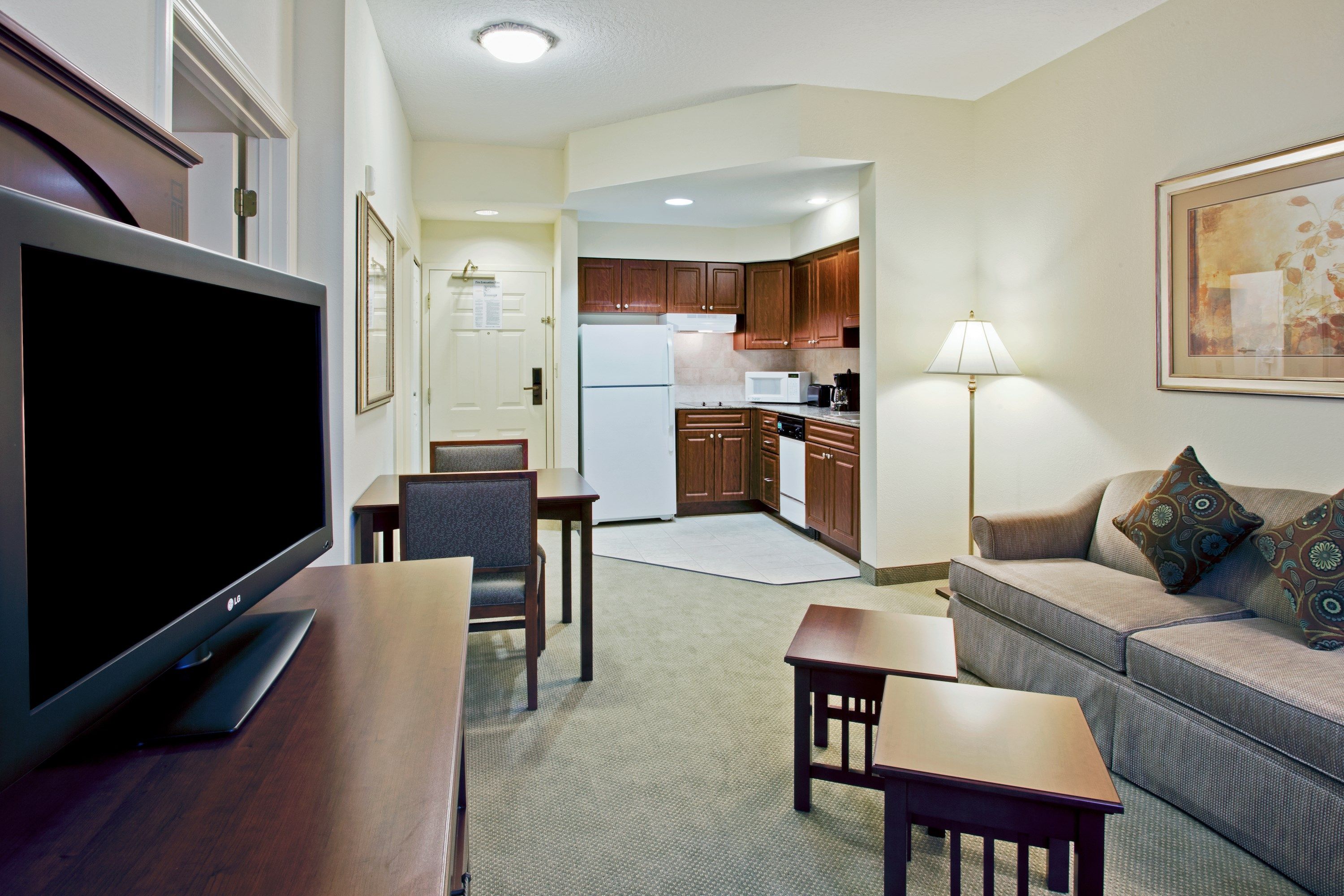 image Prepare meals in the kitchen and enjoy them at the dining table.