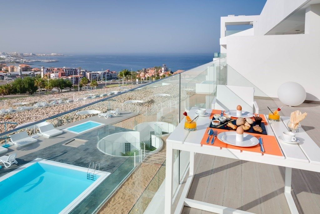 image Enjoy the sea breeze on your private terrace!