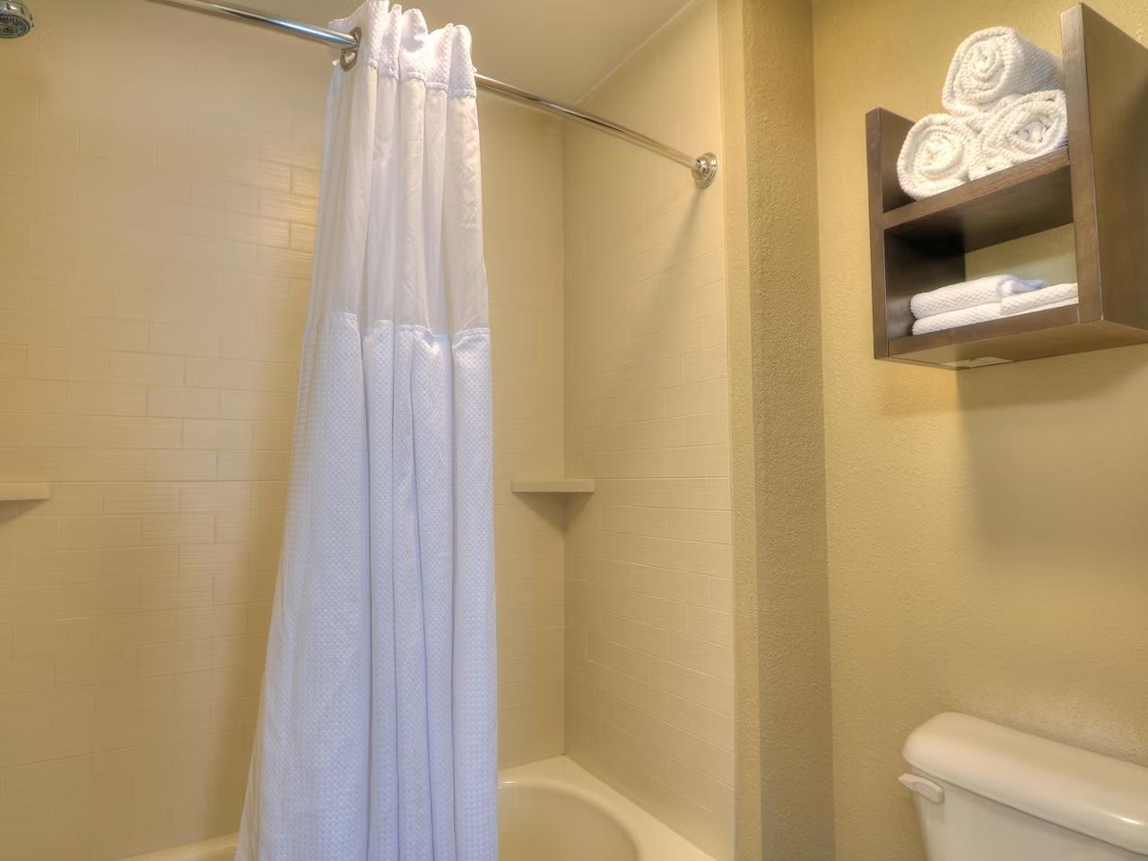 image Shower/tub combination with clean towels in the bathroom