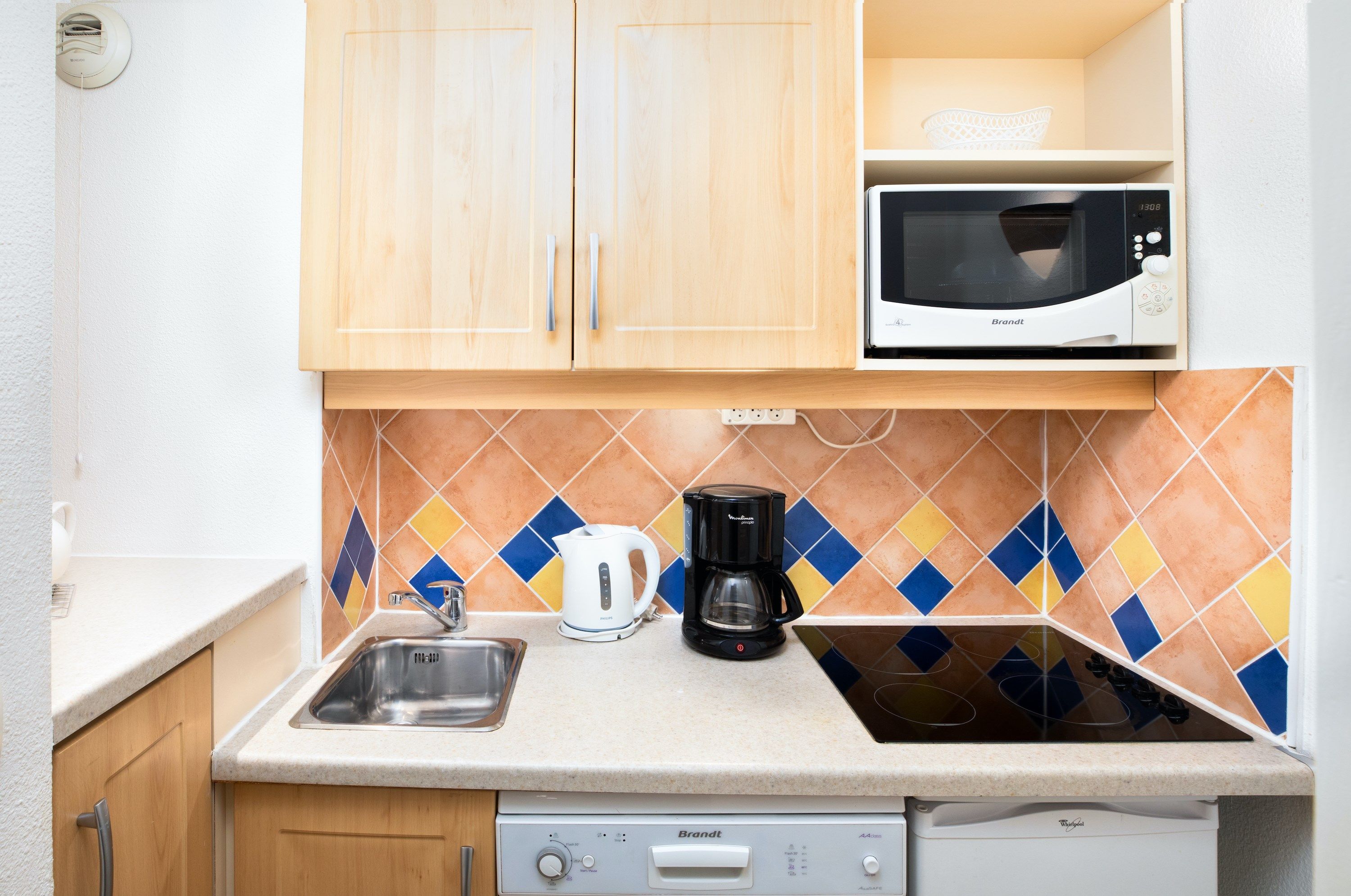 image Whip up a tasty snack in the kitchenette!