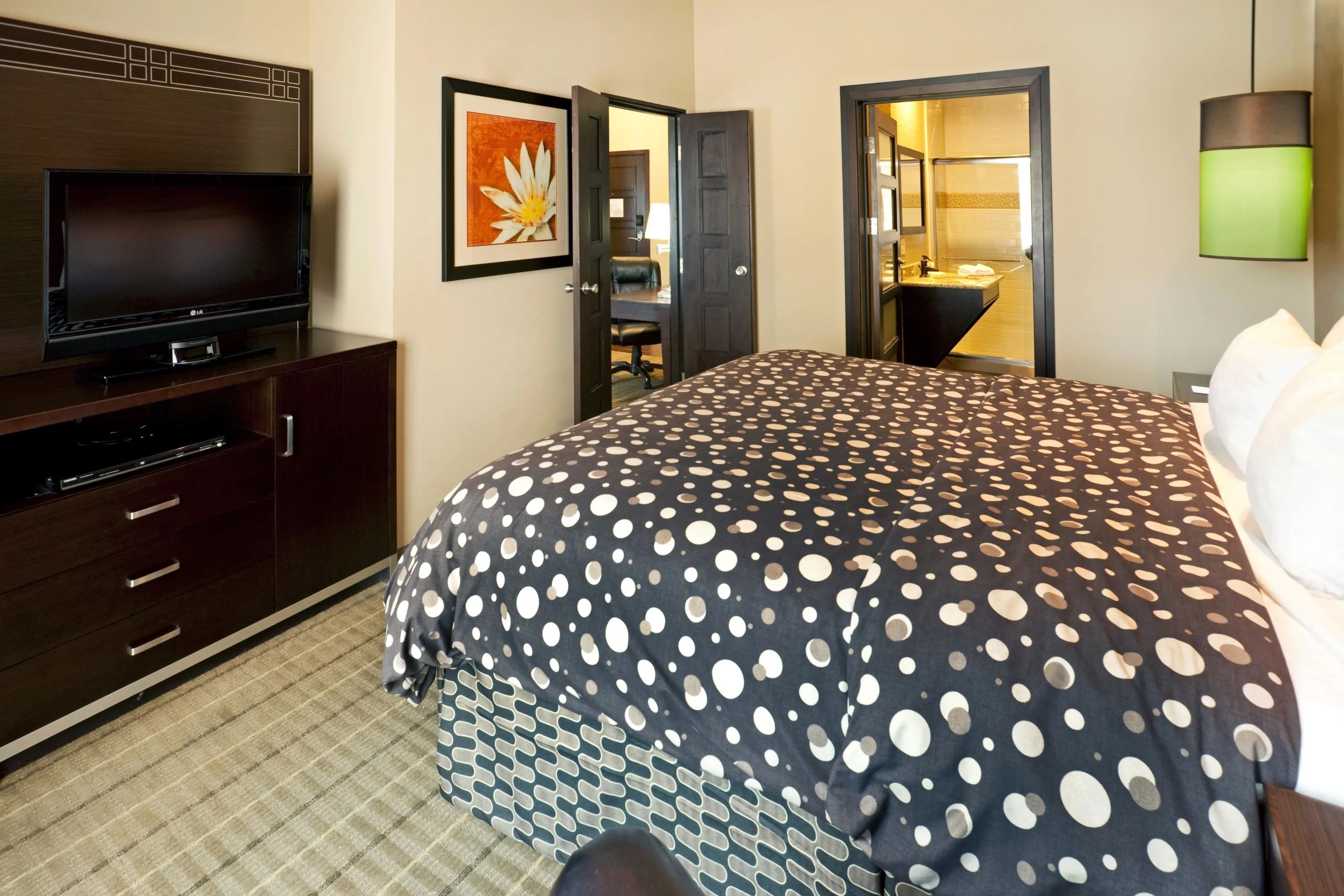 image King bedroom with flat-screen TV, and dresser.