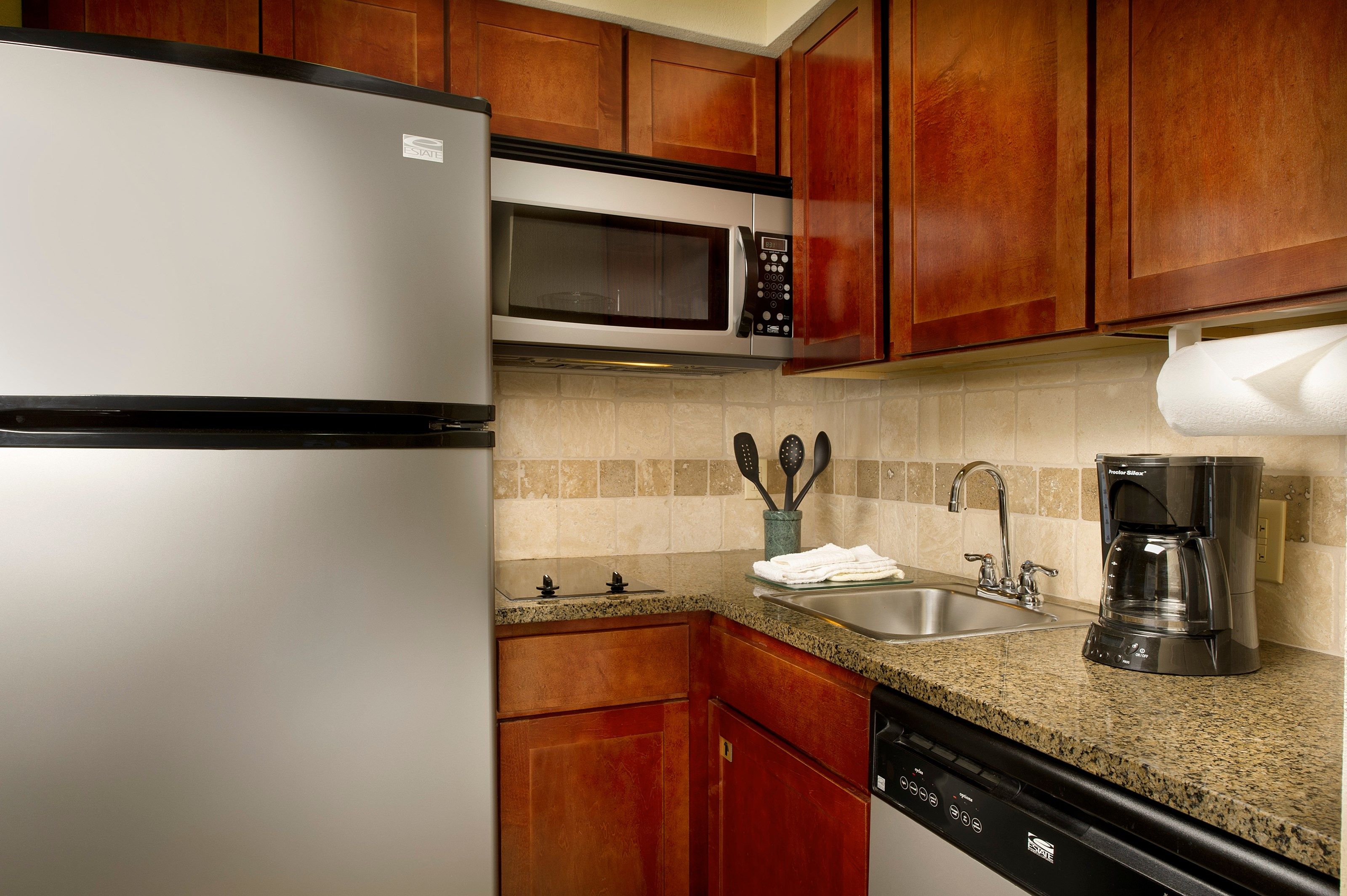 image Prepare meals in the comfort of your very own fully-equipped kitchen.