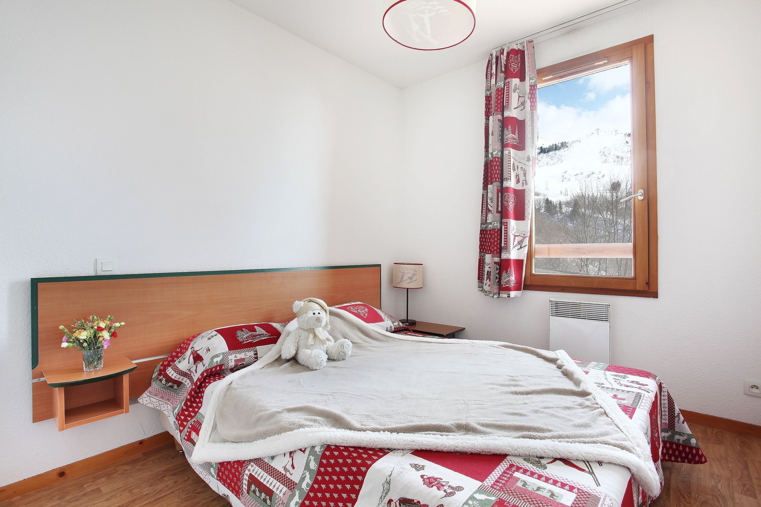 image Drift to sleep in the comfortable double bed.