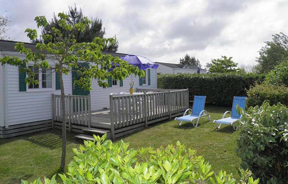 image Soak up the sunshine on the furnished Terrace!