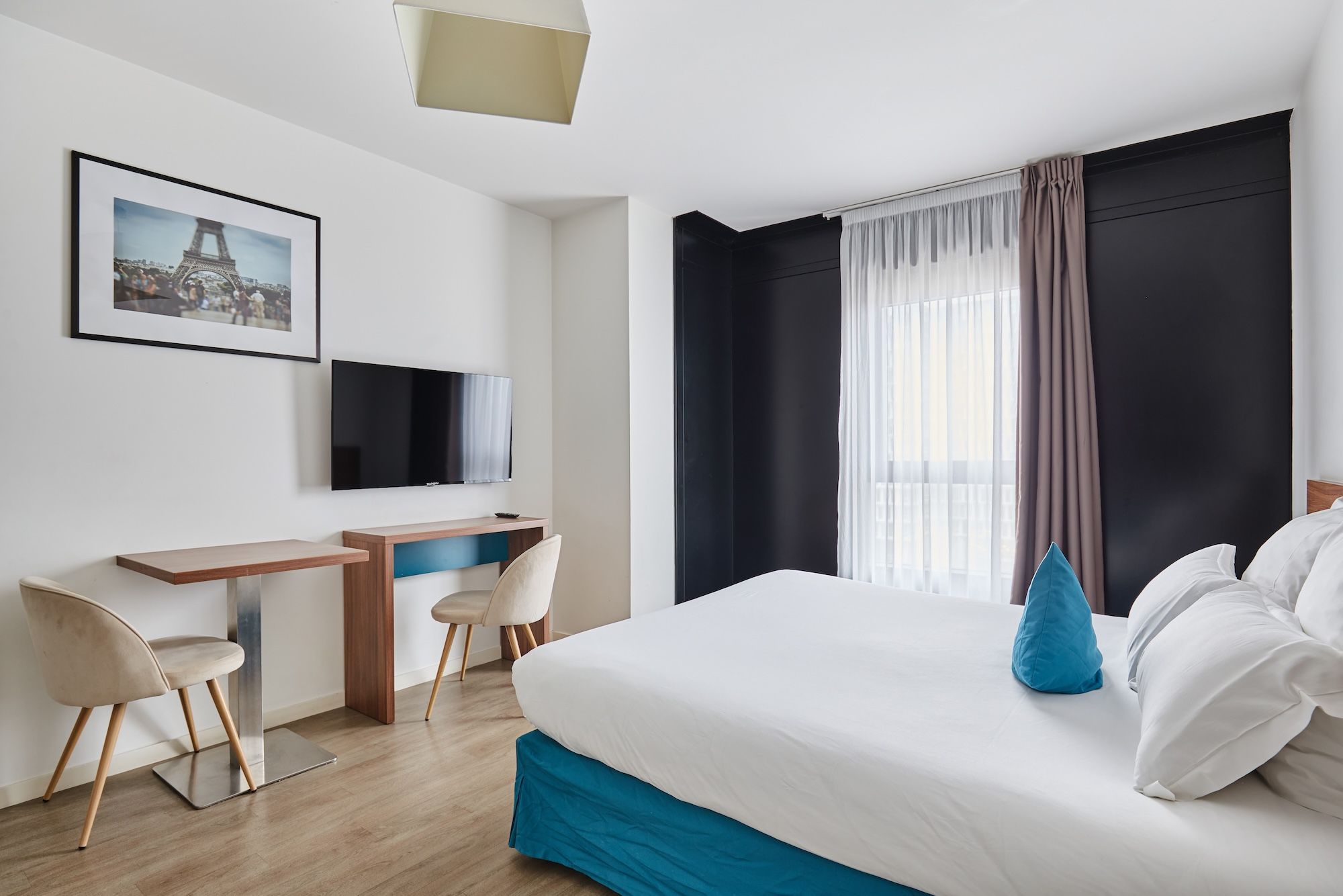 image With notable touches like a framed photograph of the Eiffel Tower, this well-designed Double Room offers a charming urban escape.