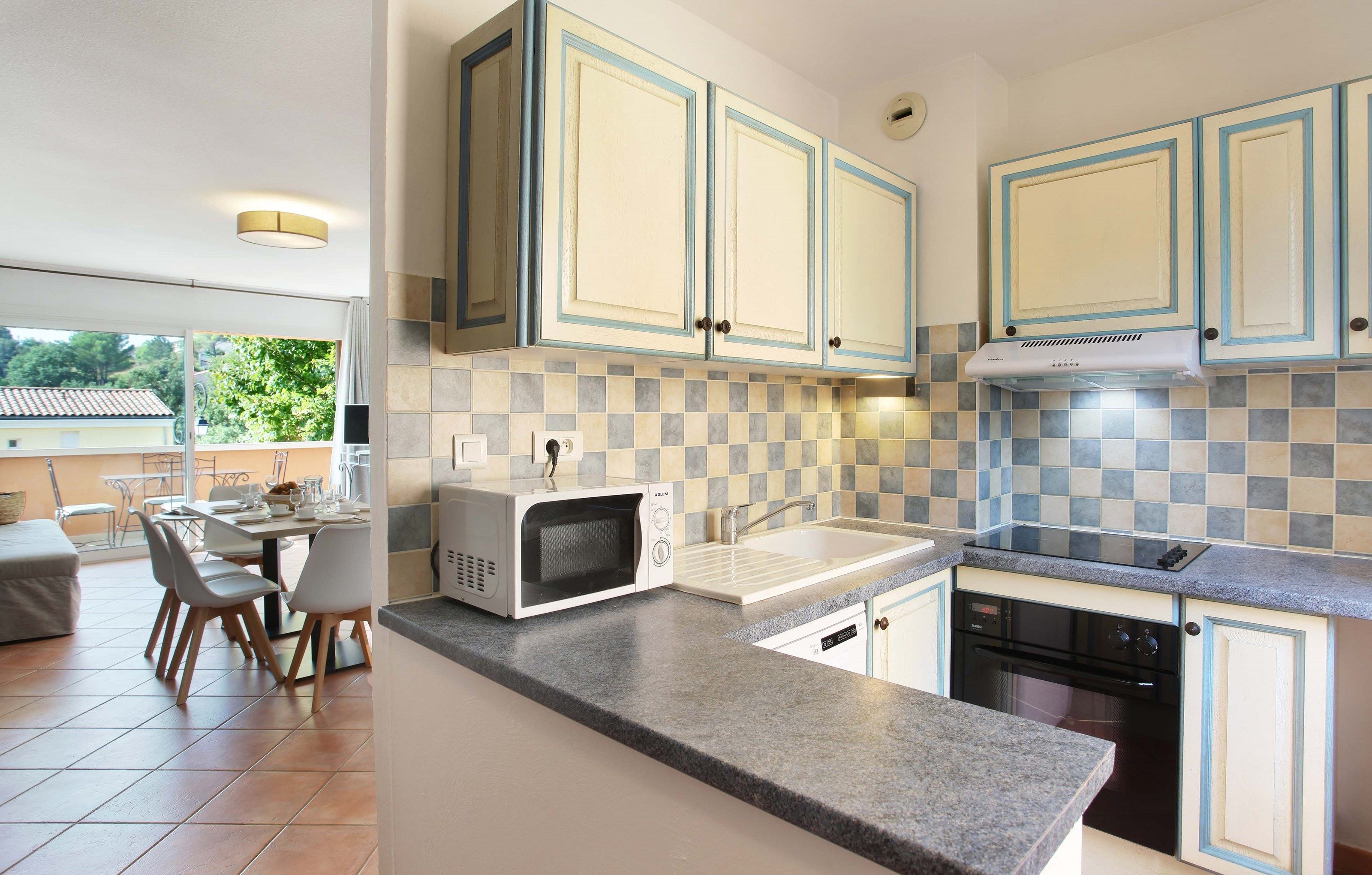 image Whip up a snack in the kitchenette.