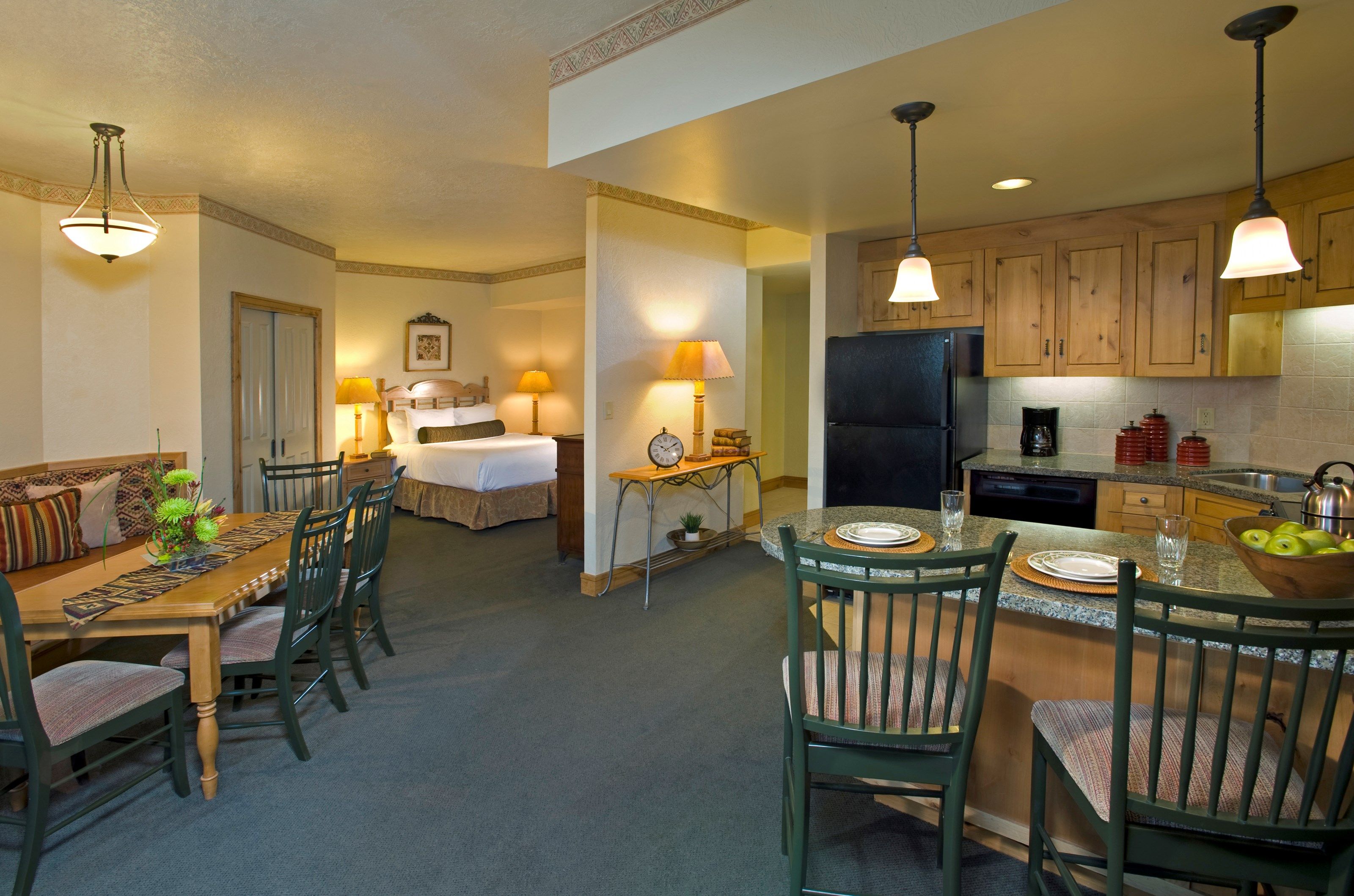 image The Studio Deluxe Condo features a fully-equipped kitchen