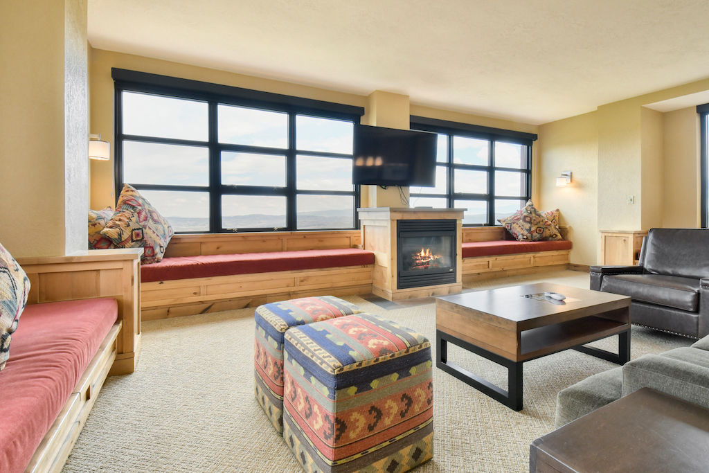 image The 2 Single day beds in the living area are ideal for kids!