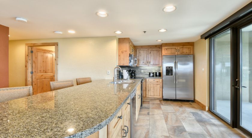 image A well equipped kitchen awaits you for culinary adventure. 