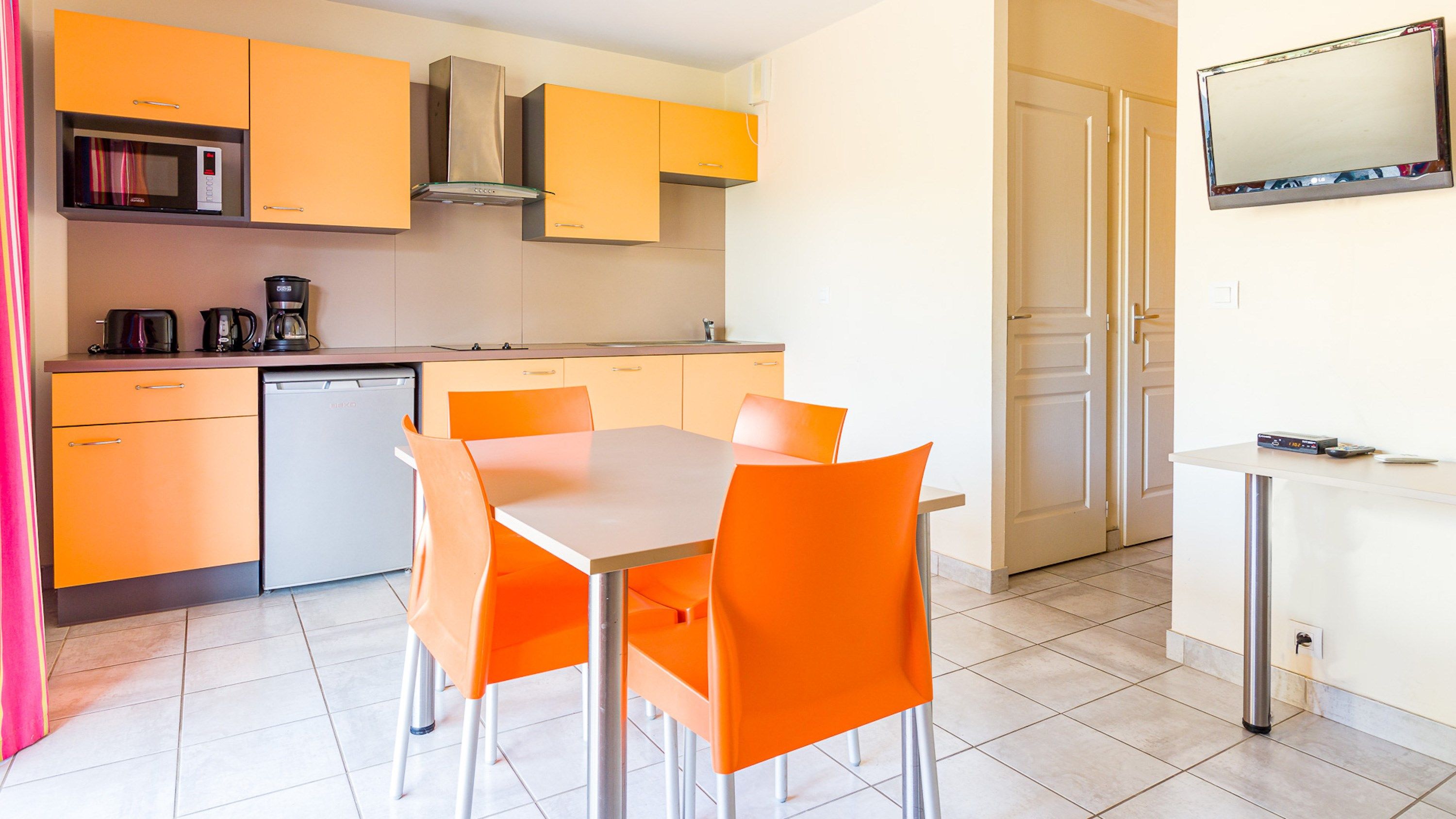image Cook a delicious meal in the kitchenette.
