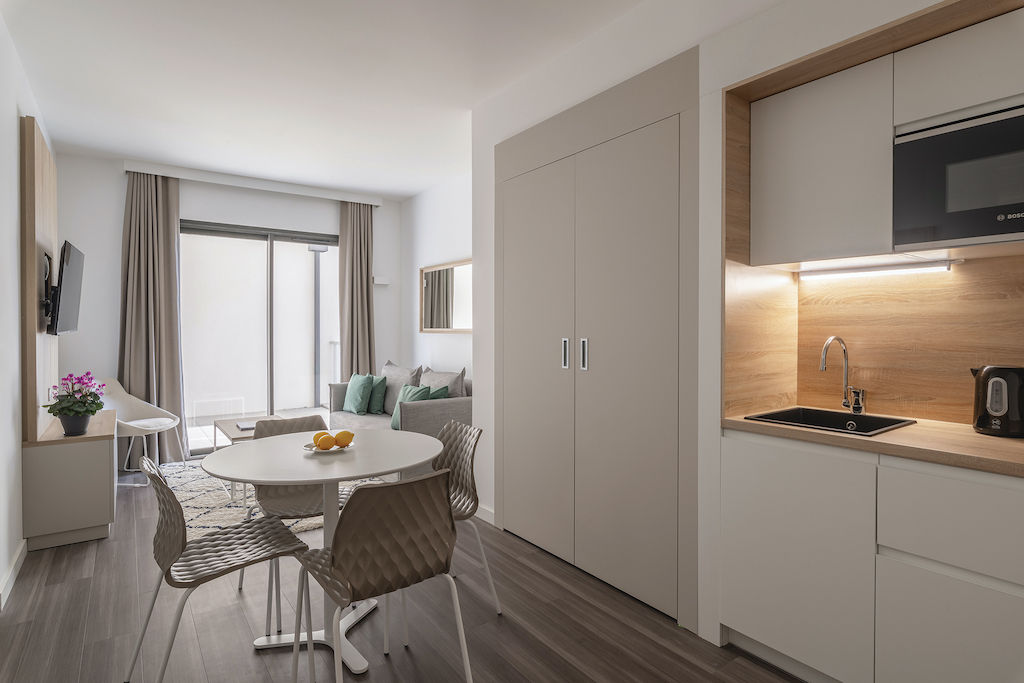 image Whip up a quick meal in the kitchenette.