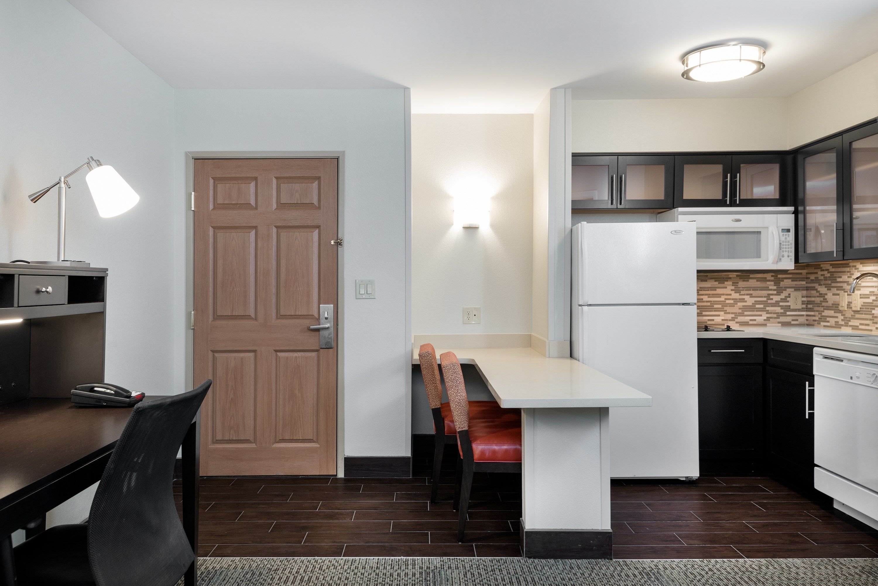 image Prepare meals in the comfort of your very own fully-equipped kitchen.