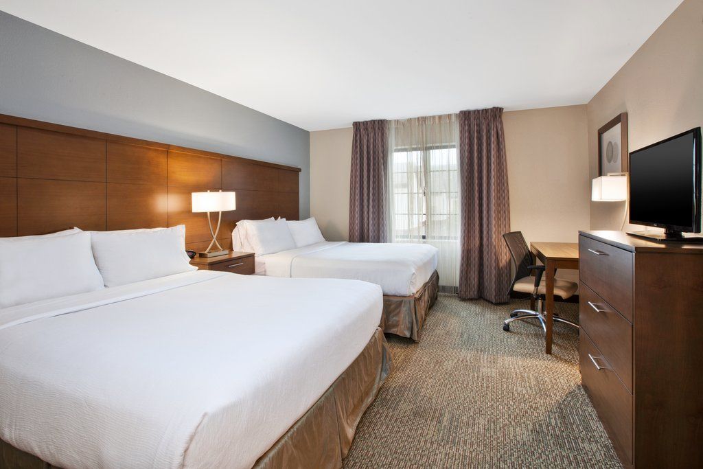 image Enjoy the spacious layout with two comfortable queen beds, perfect for unwinding after a day of exploring.