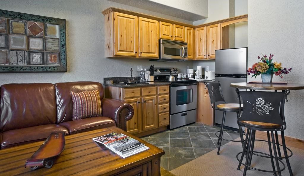 image The Studio Murphy Room features a fully-equipped kitchenette