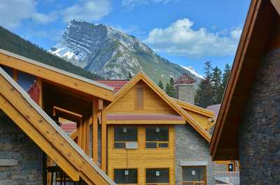 The design of this property features mountain elegance with warm, natural materials.