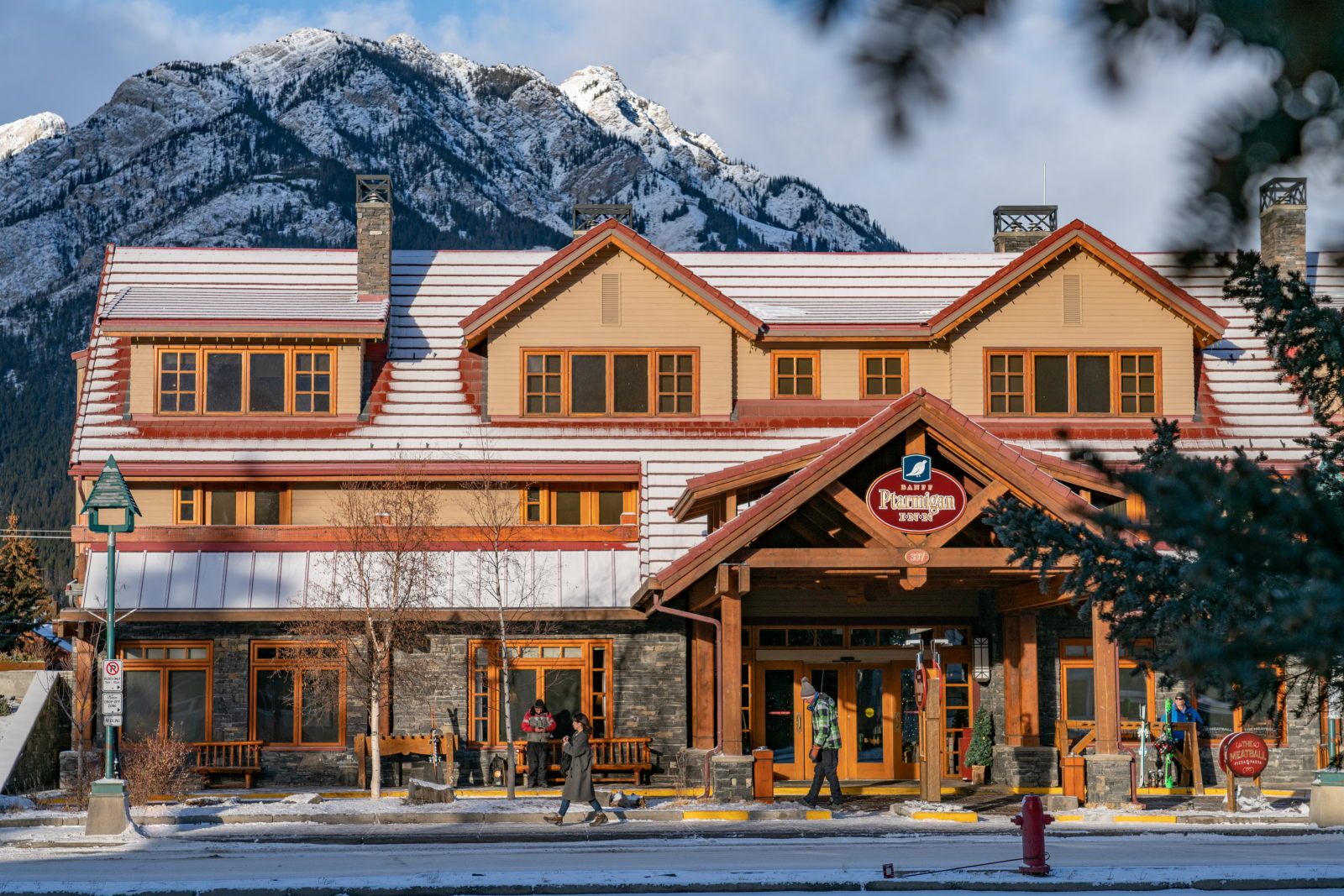 image Close to downtown, enjoy the incredible proximity between town and mountains.