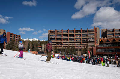 Gather on the slopes with friends and family, surrounded by a vibrant atmosphere and stunning alpine views, perfect for making lasting memories