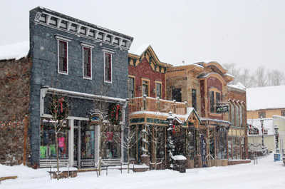  Quaint buildings blanketed in snow, showcasing the town's rich heritage.