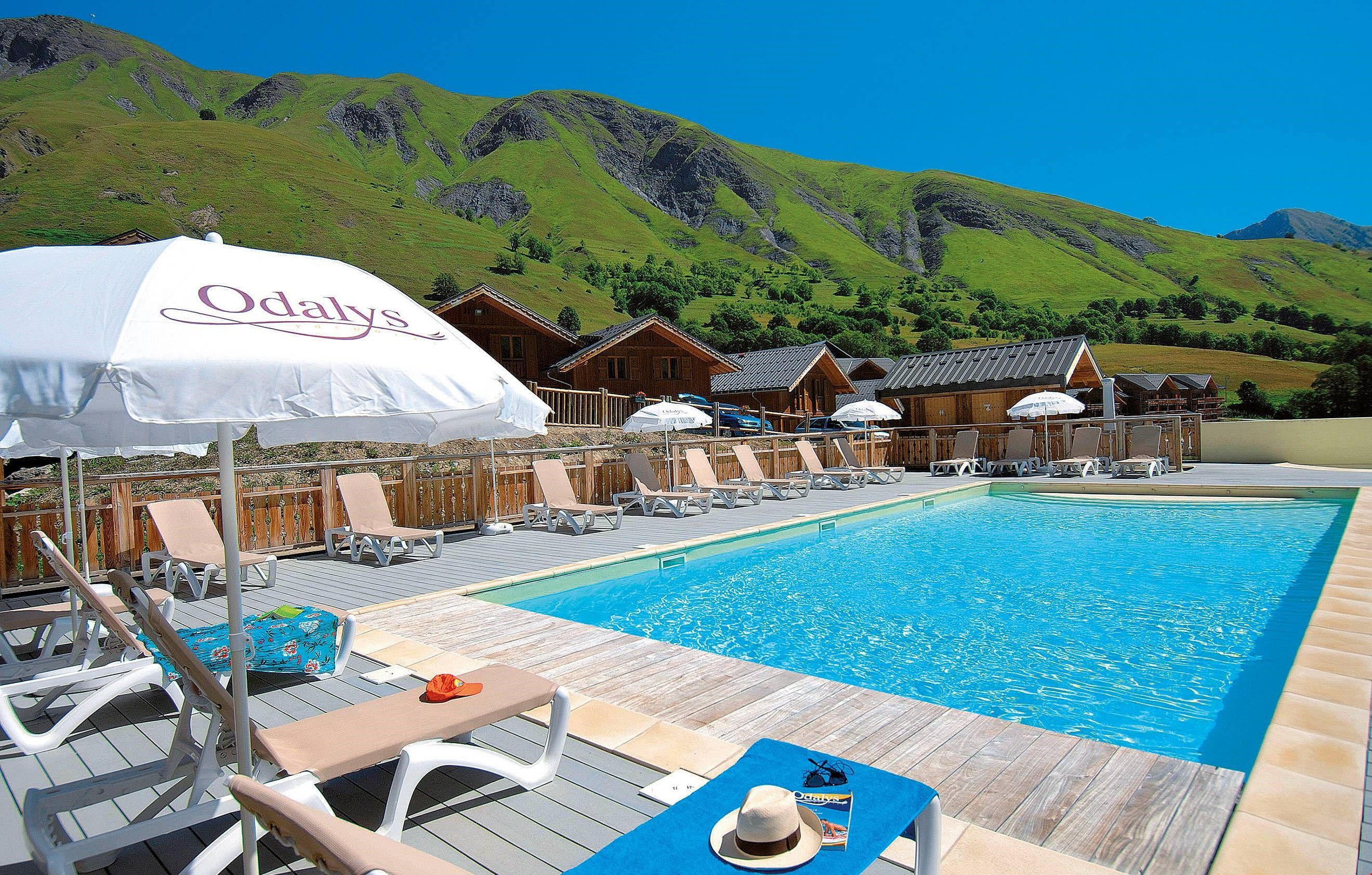 image Enjoy the beautiful scenery from the outdoor pool