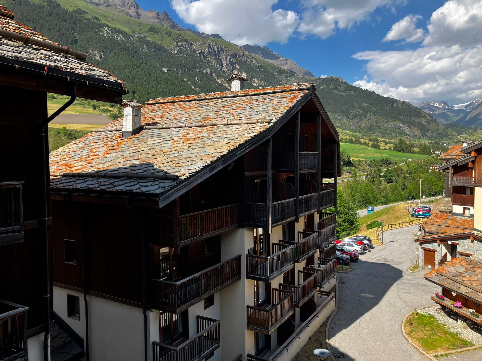 image Gaze at the peaks from your balcony, framed by the rolling hills surrounding Val-Cenis