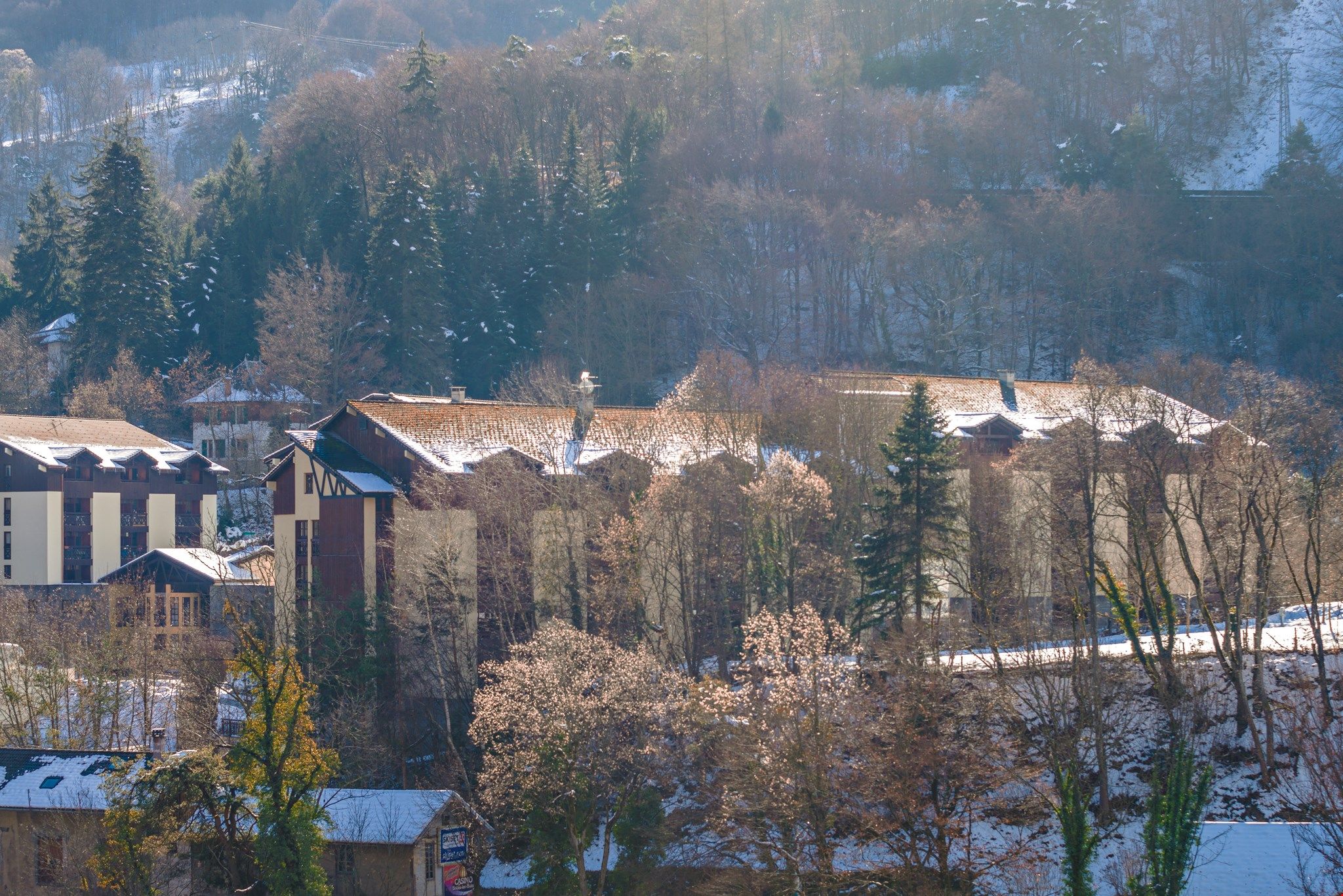 image Located in stunning Savoie, the this residence is perfectly positioned 300m from the dynamic resort centre of Brides-Les-Bains.