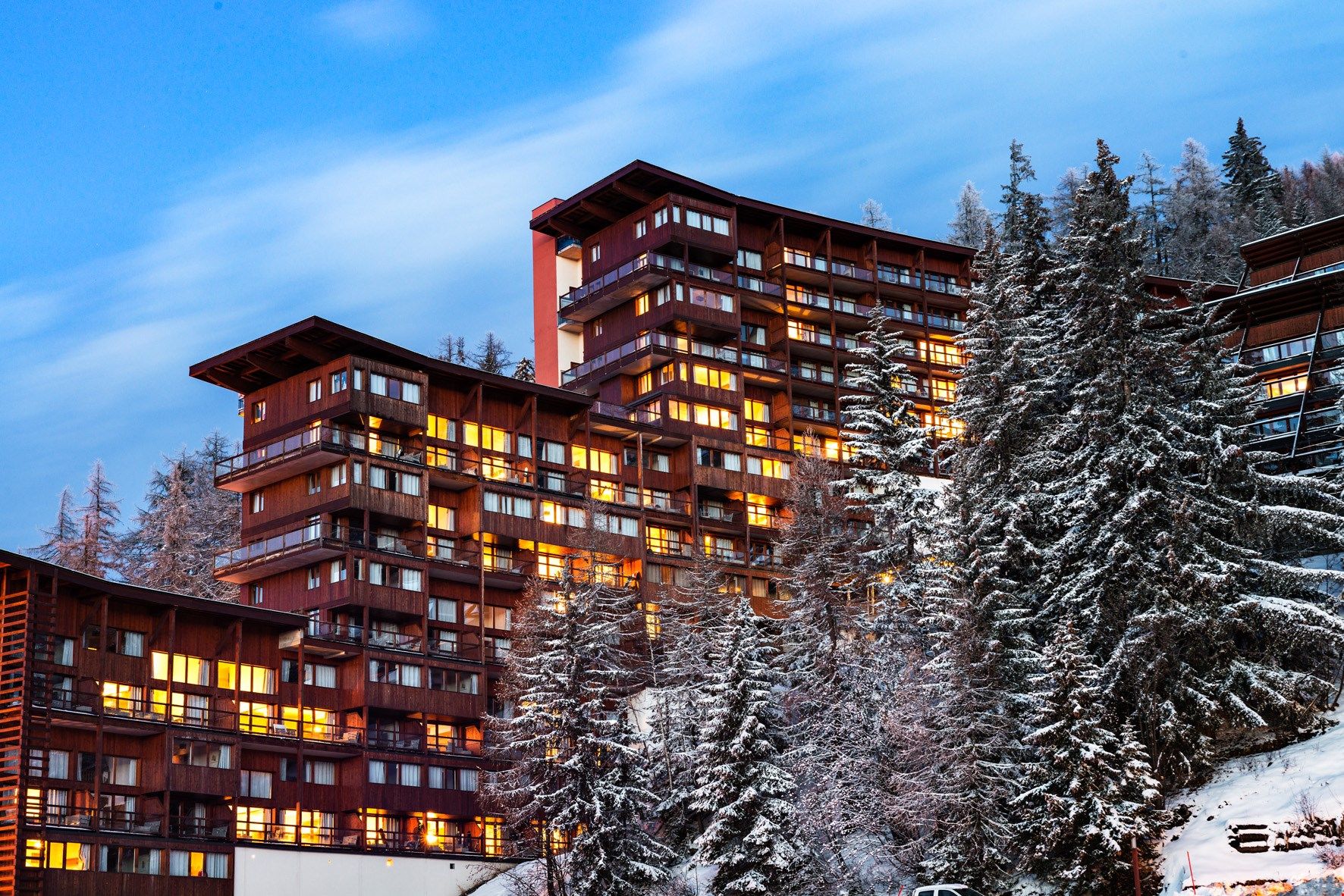 image This property is located in the centre of the lively resort and right on the pistes!