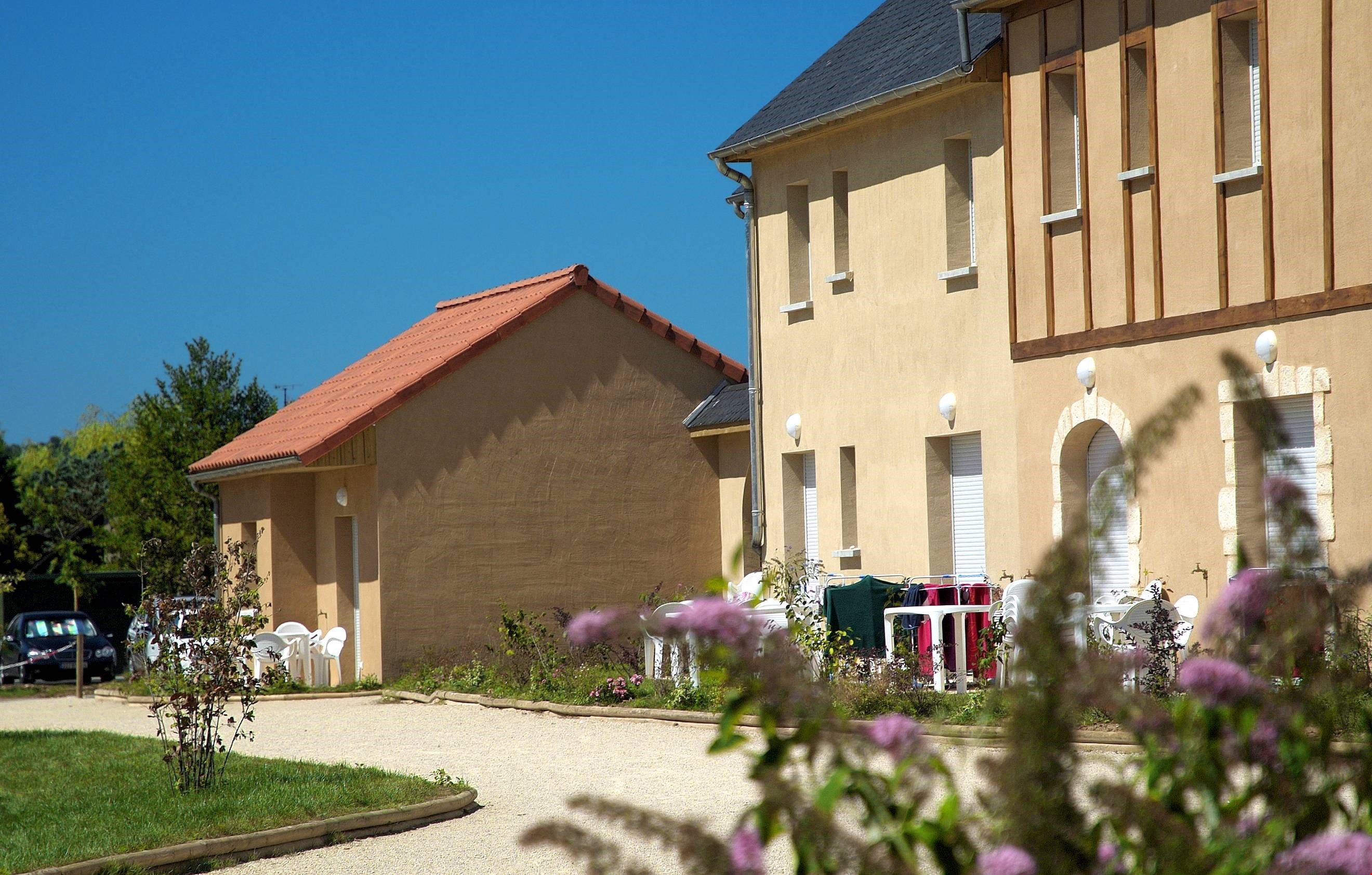 image The resort offers lovely architecture inspired by Montignac.