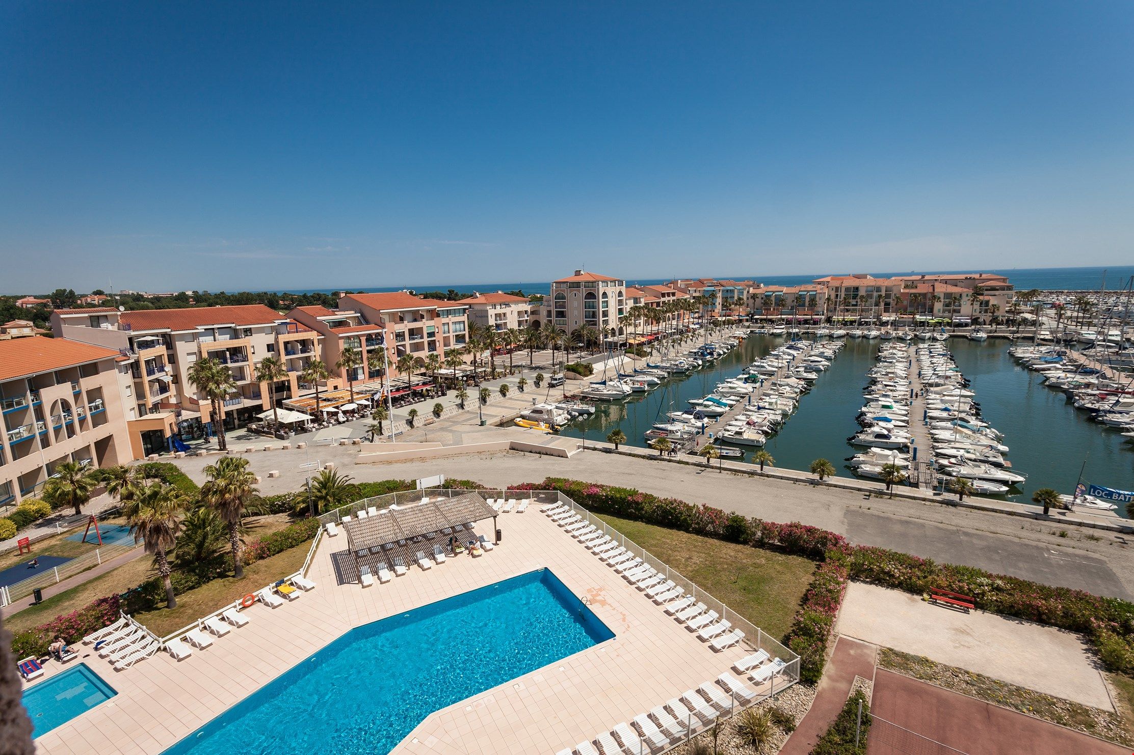 image Wonderfully located on the sea, you will love to dive into the outdoor pool on a hot summer day.