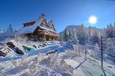 Plan your holiday in the reception building during summer and winter.