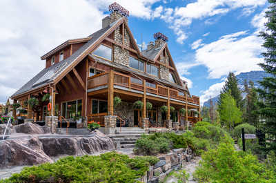 Escape to luxury at Hidden Ridge Resort in Banff with stunning mountain views and a cozy mountain retreat.