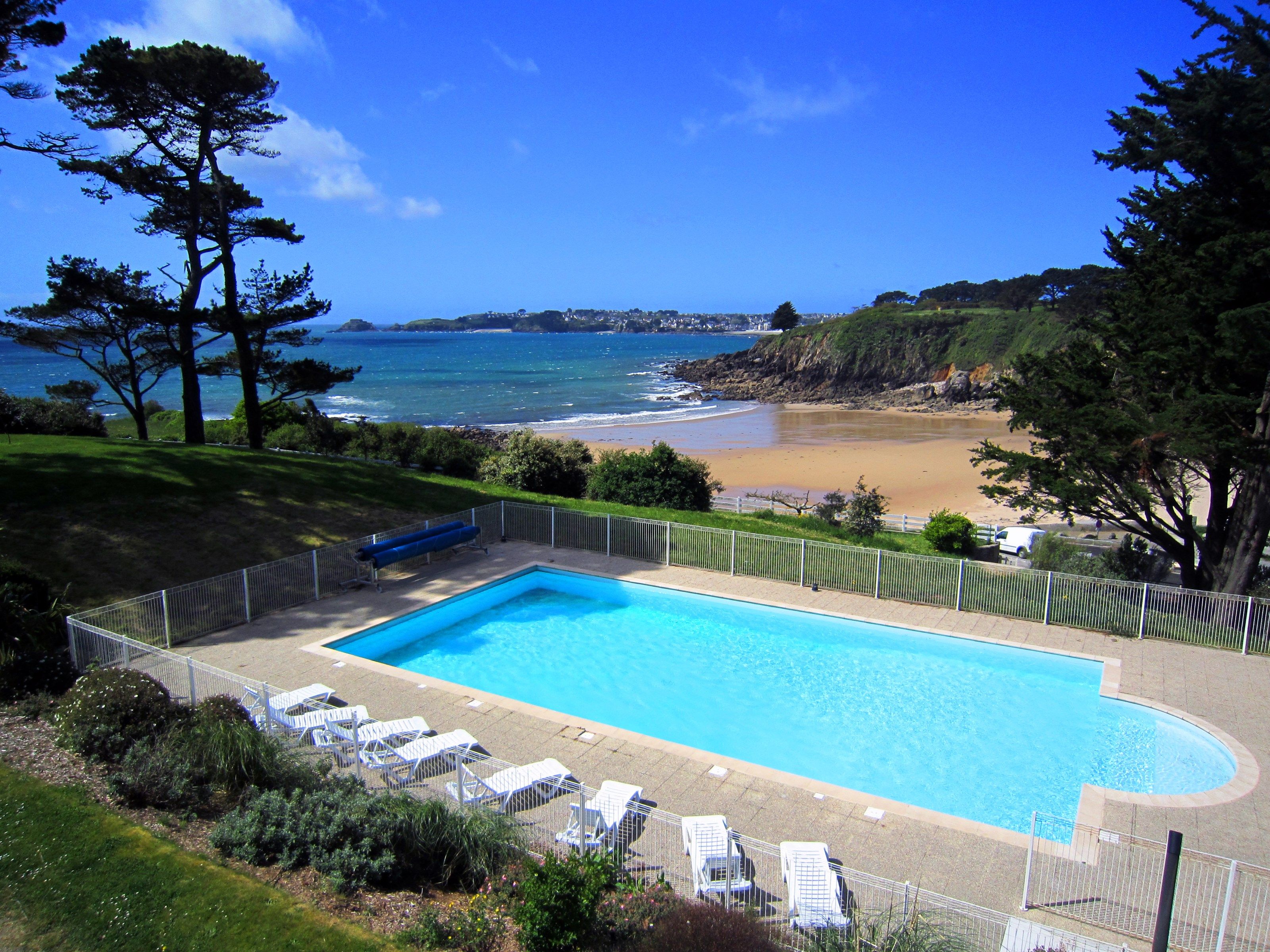 image Dive into the spectacular outdoor pool during hot summer days!