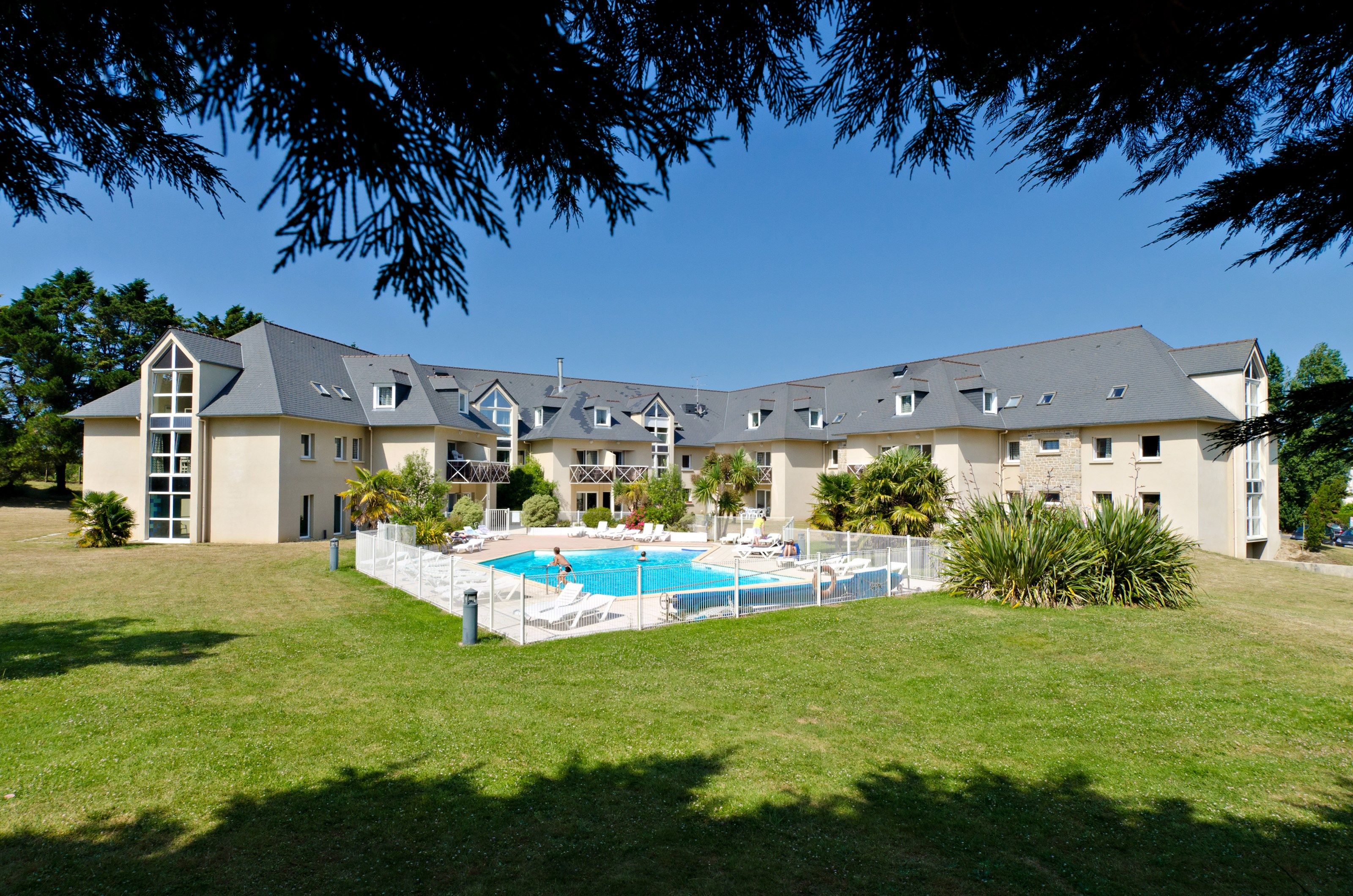 image Welcome to your home away from home in beautiful Saint-Briac-Sur-Mer!