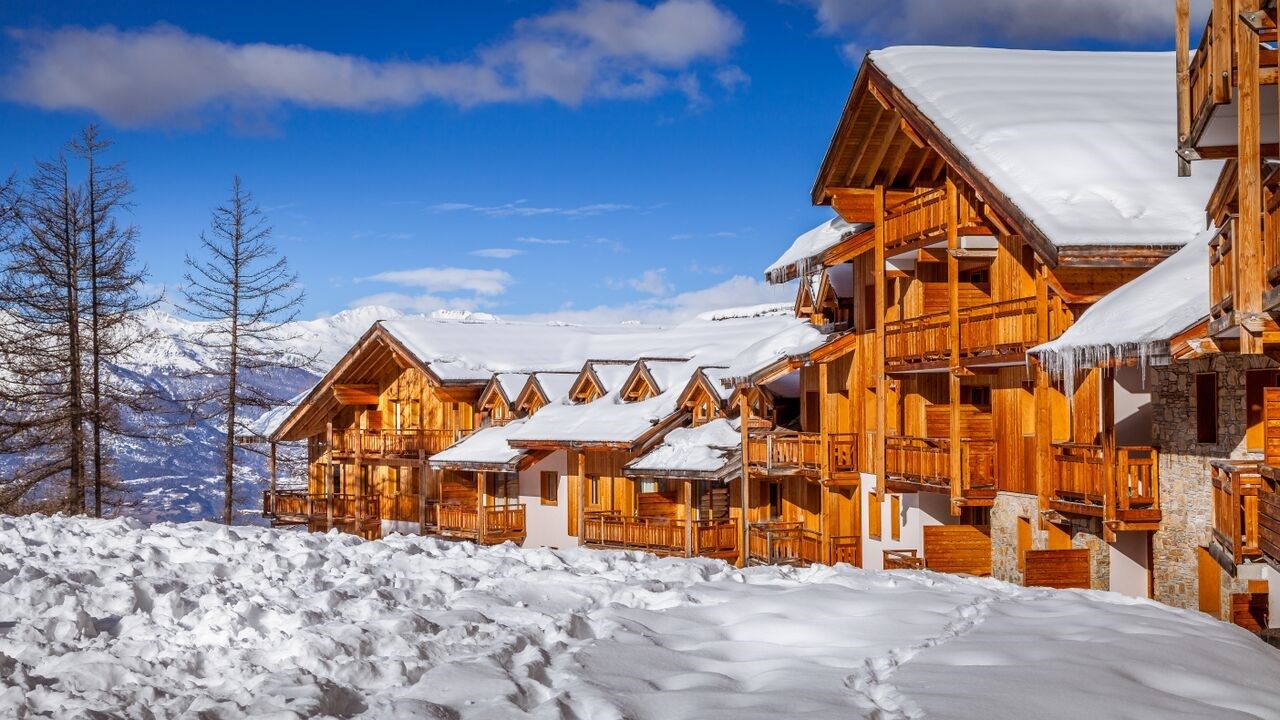 image Retreat to your home away from home near the pistes in Les Orres.