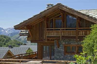 Escape to Les Deux Alpes and stay in this luxury chalet, perfect in every season.