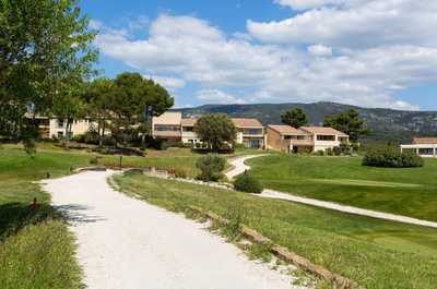 The lovely pathways are perfect for an energizing stroll in the morning.