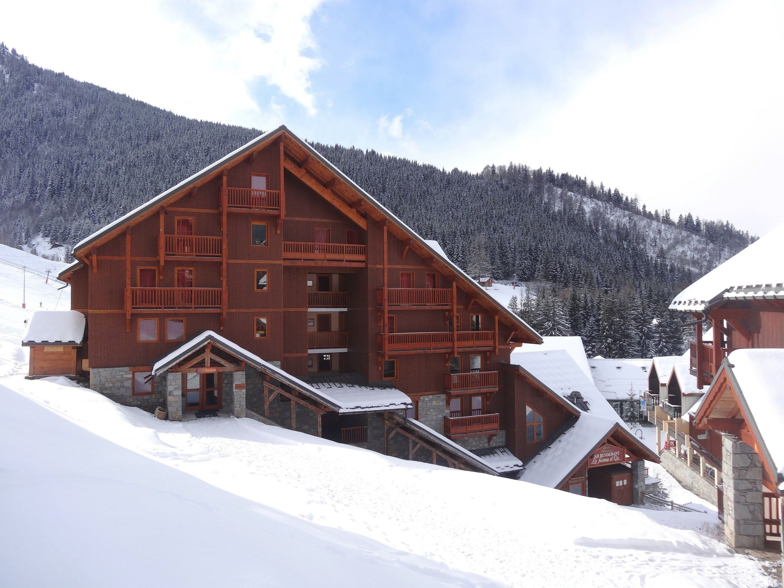 image This building has an unbeatable location, right on the pistes!