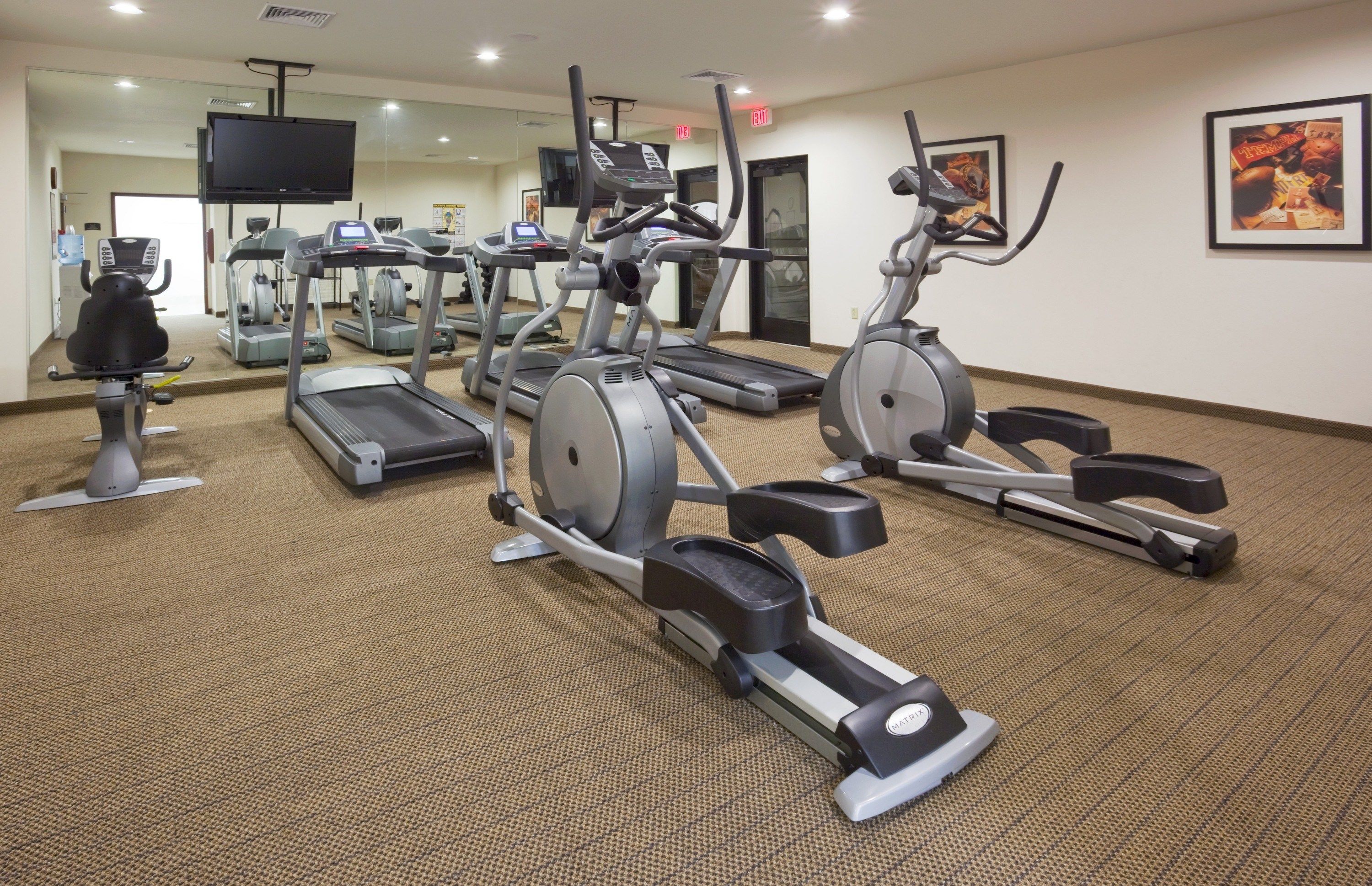 image Fitness room equipped with various exercise machines.