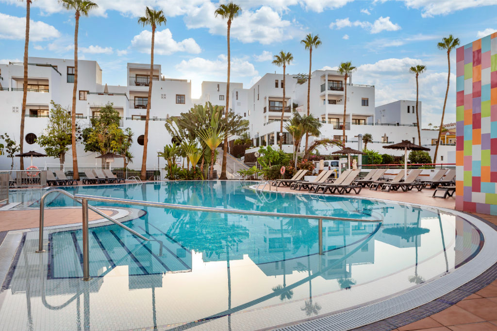 image A refreshing and stylish pool area that invites relaxation and social moments.