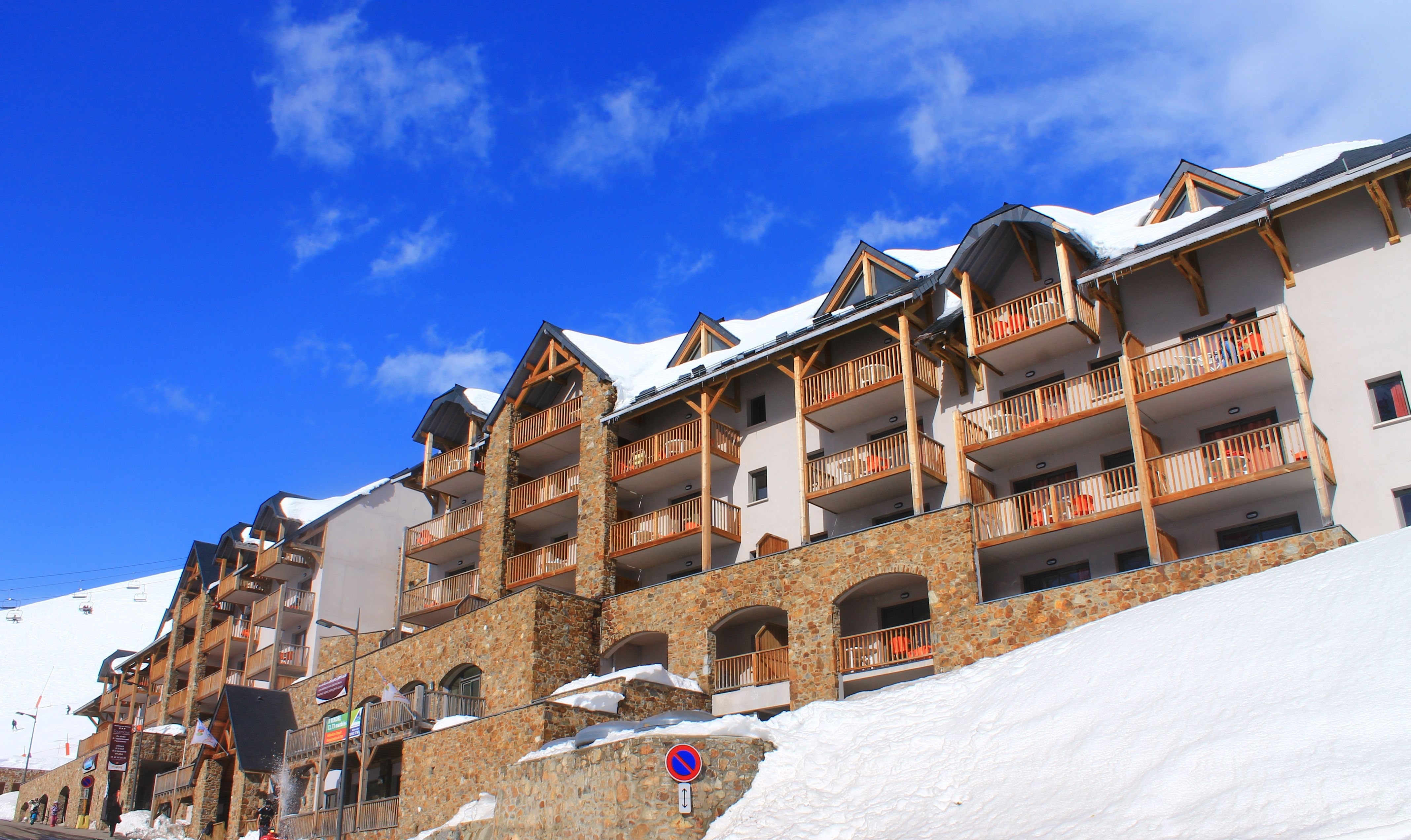 image We can't wait to host you in La Mongie.