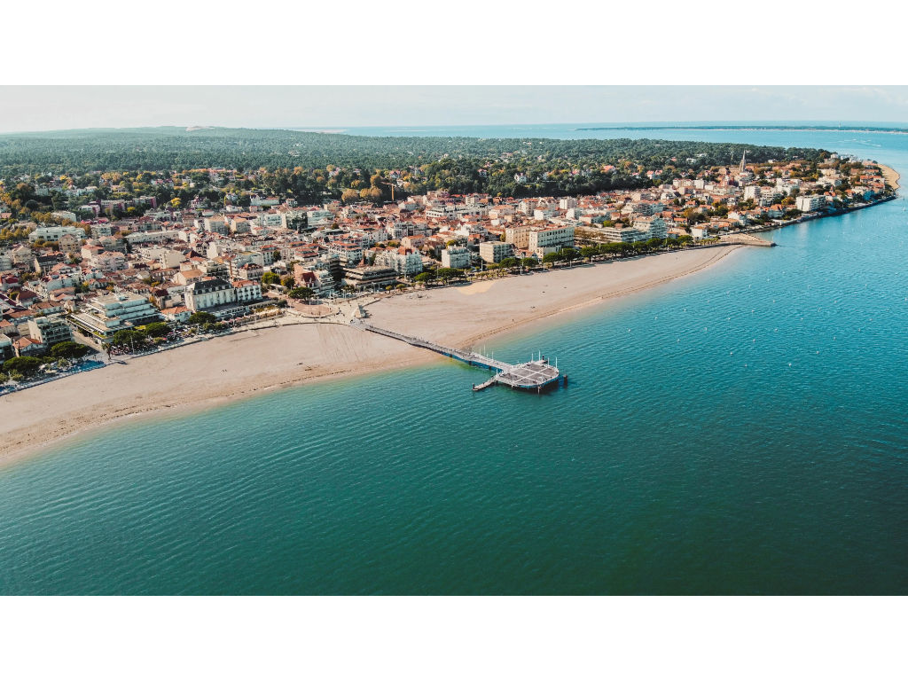 image Discover the tranquility of Arcachon's serene oasis, where the soothing waves and gentle breeze create a perfect escape for relaxation and rejuvenation.