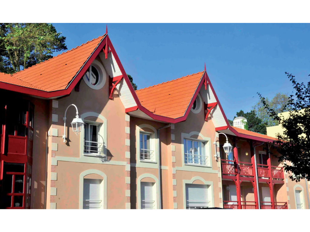 image The charming architecture of Arcachon, a delightful blend of coastal beauty and timeless elegance.