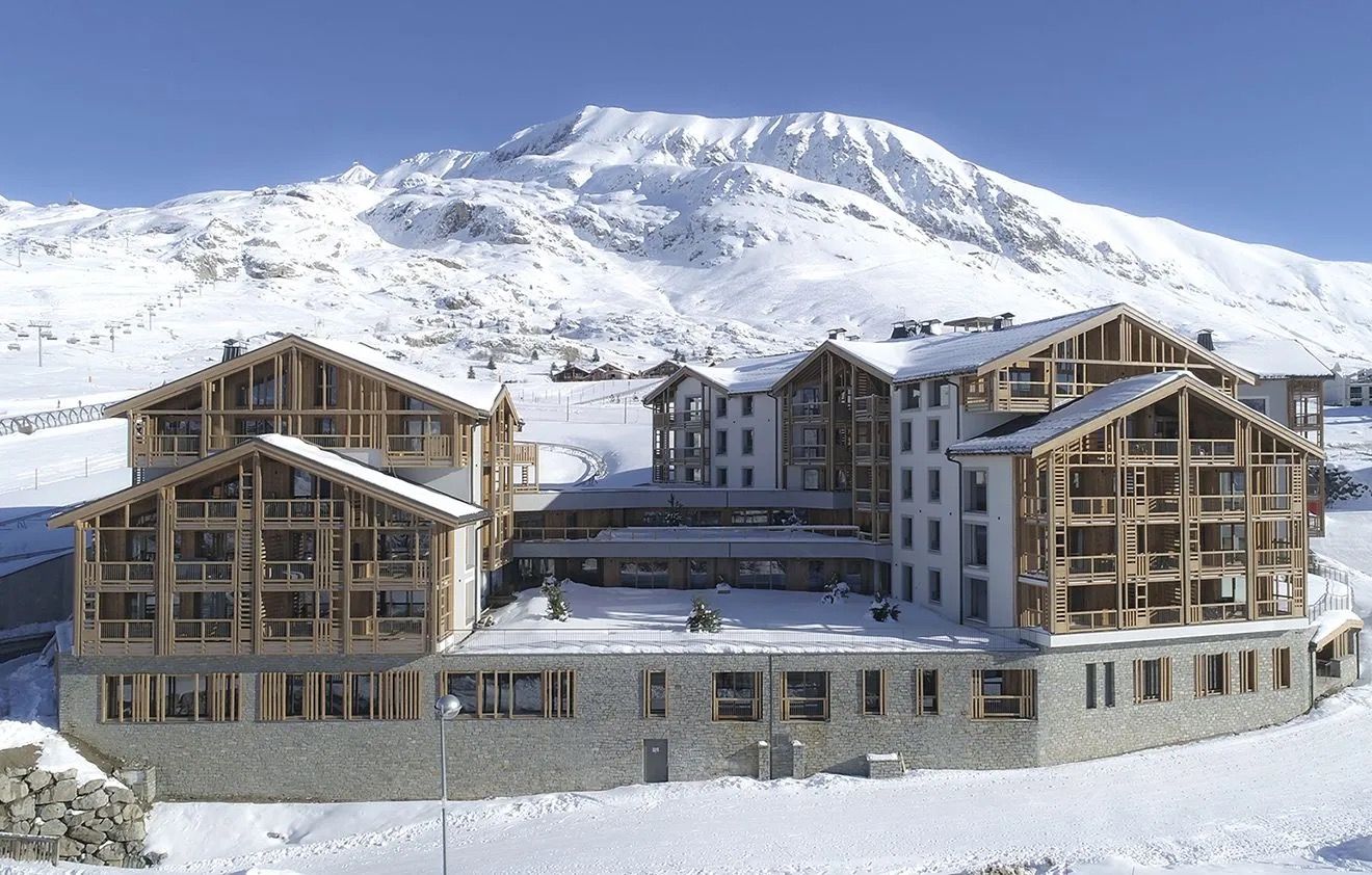 image Set against the peaks above Alpe d'Huez, with a fitness room and massage area to unwind in after skiing