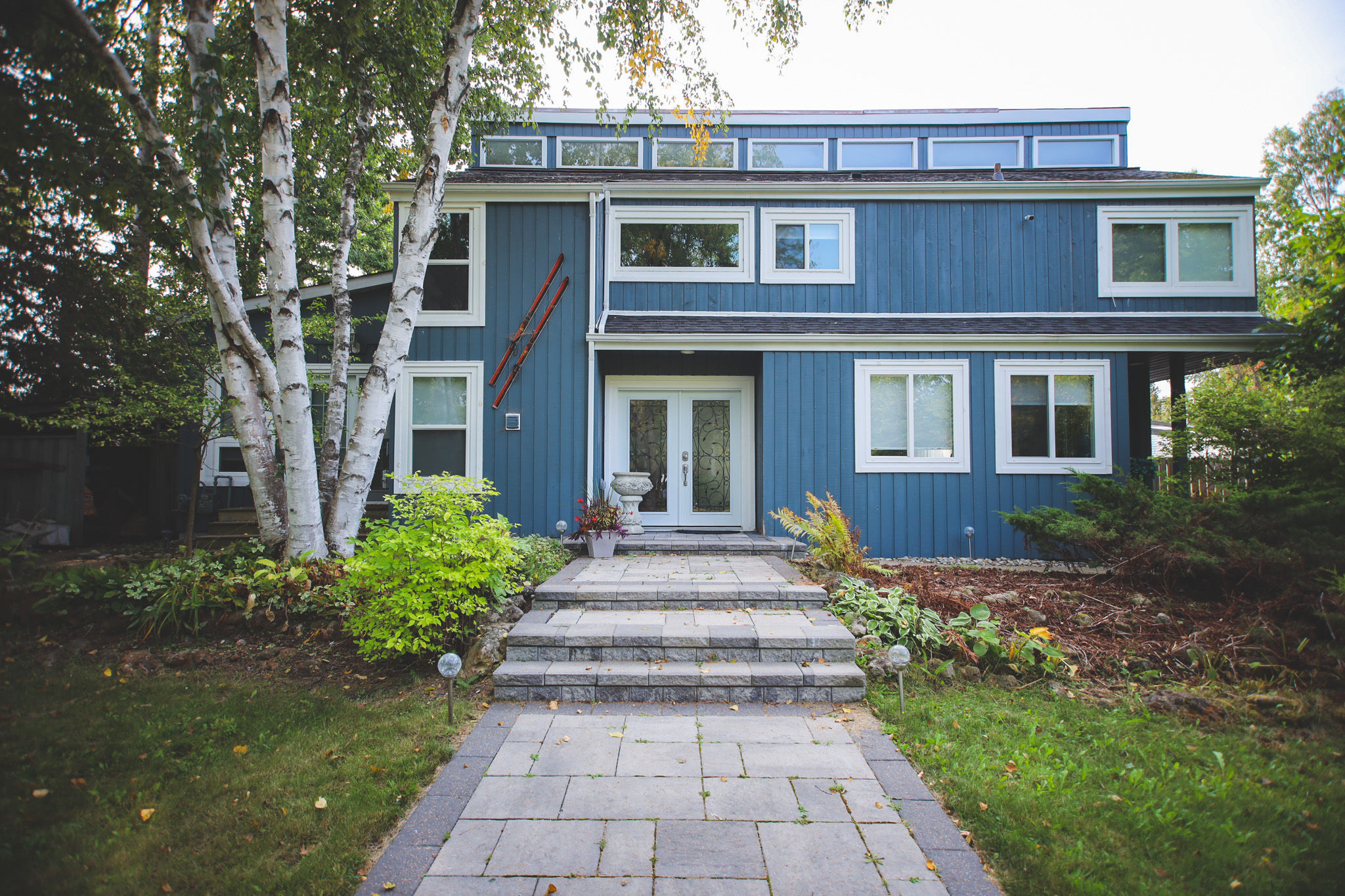 image Welcome to this inviting 2800 sqft chalet, perfect for hosting family and friends with ample space and modern amenities.